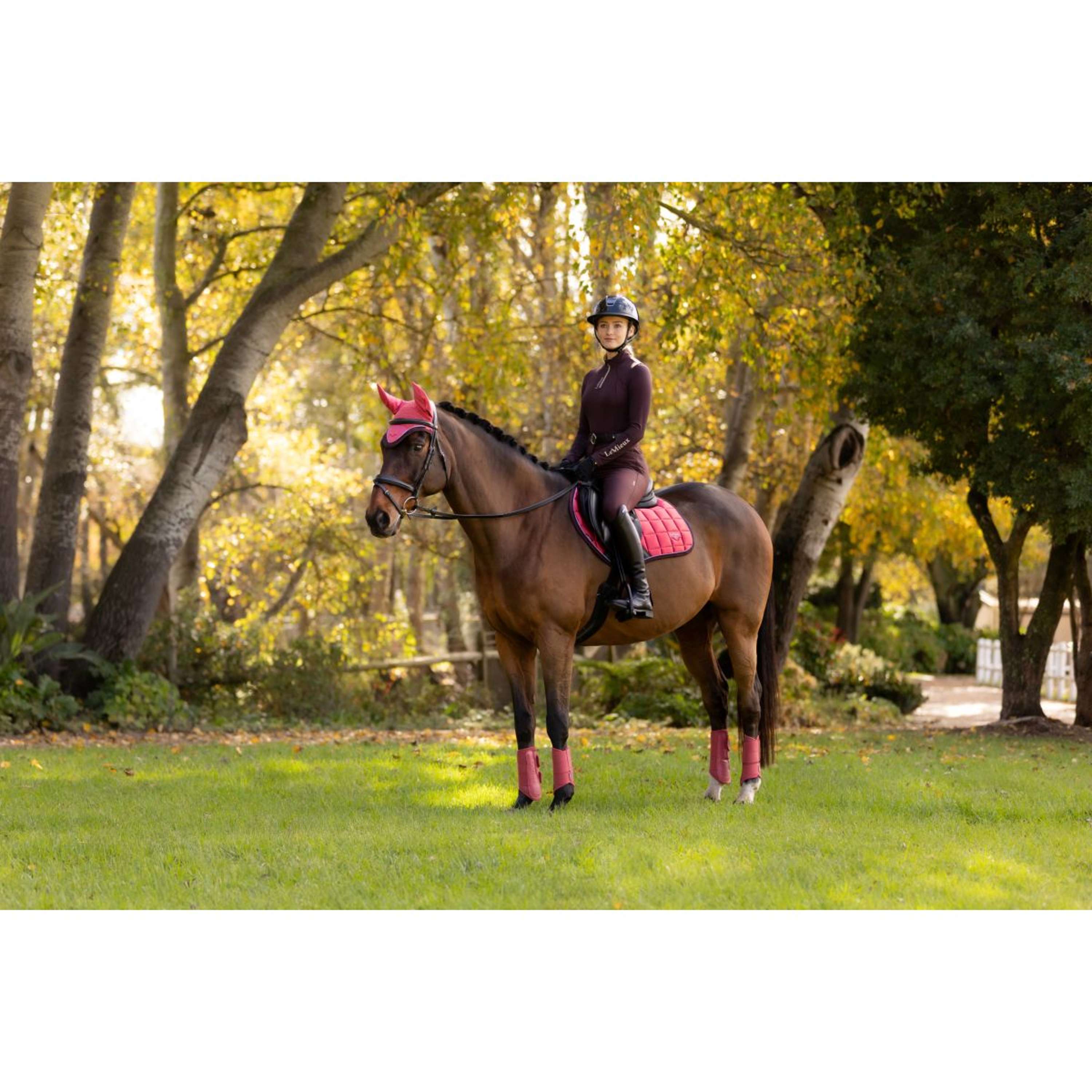 LeMieux Zadeldekje Loire Classic Springen Cranberry