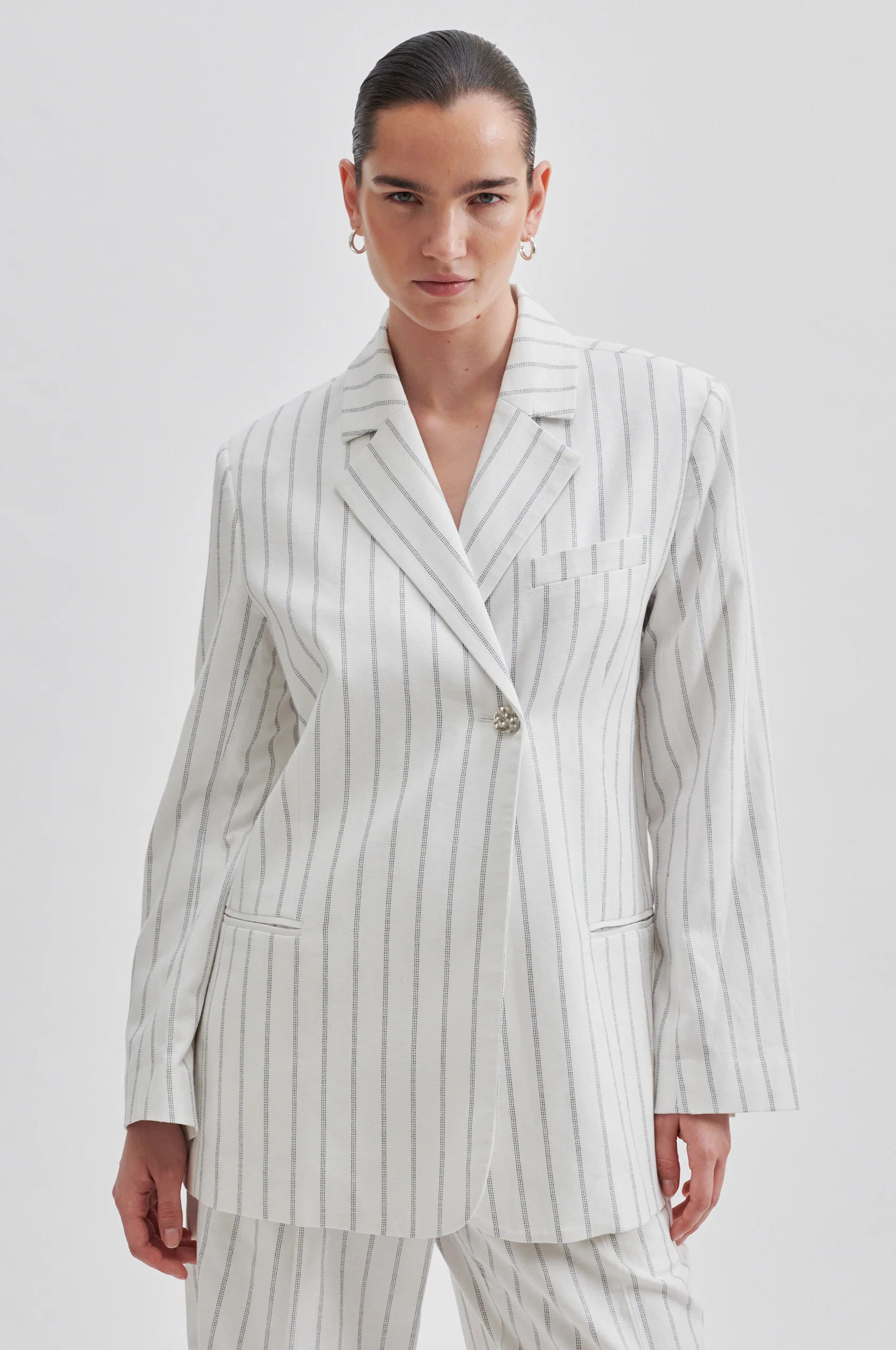 Second Female  Esana blazer - Snow White