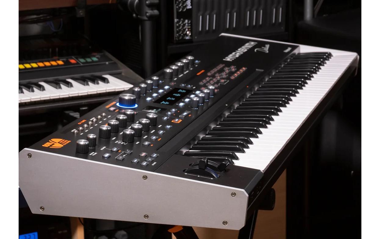 HYDRASYNTH Deluxe<br>73-stimmiges halbgewichtetes Tastenbett