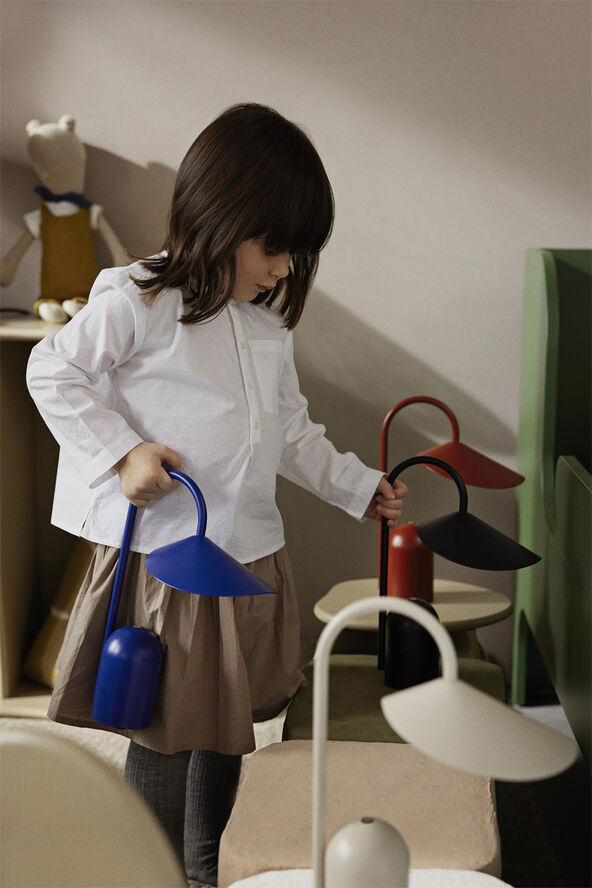 ferm LIVING Arum Portable Lamp - Bright Blue Bright blue