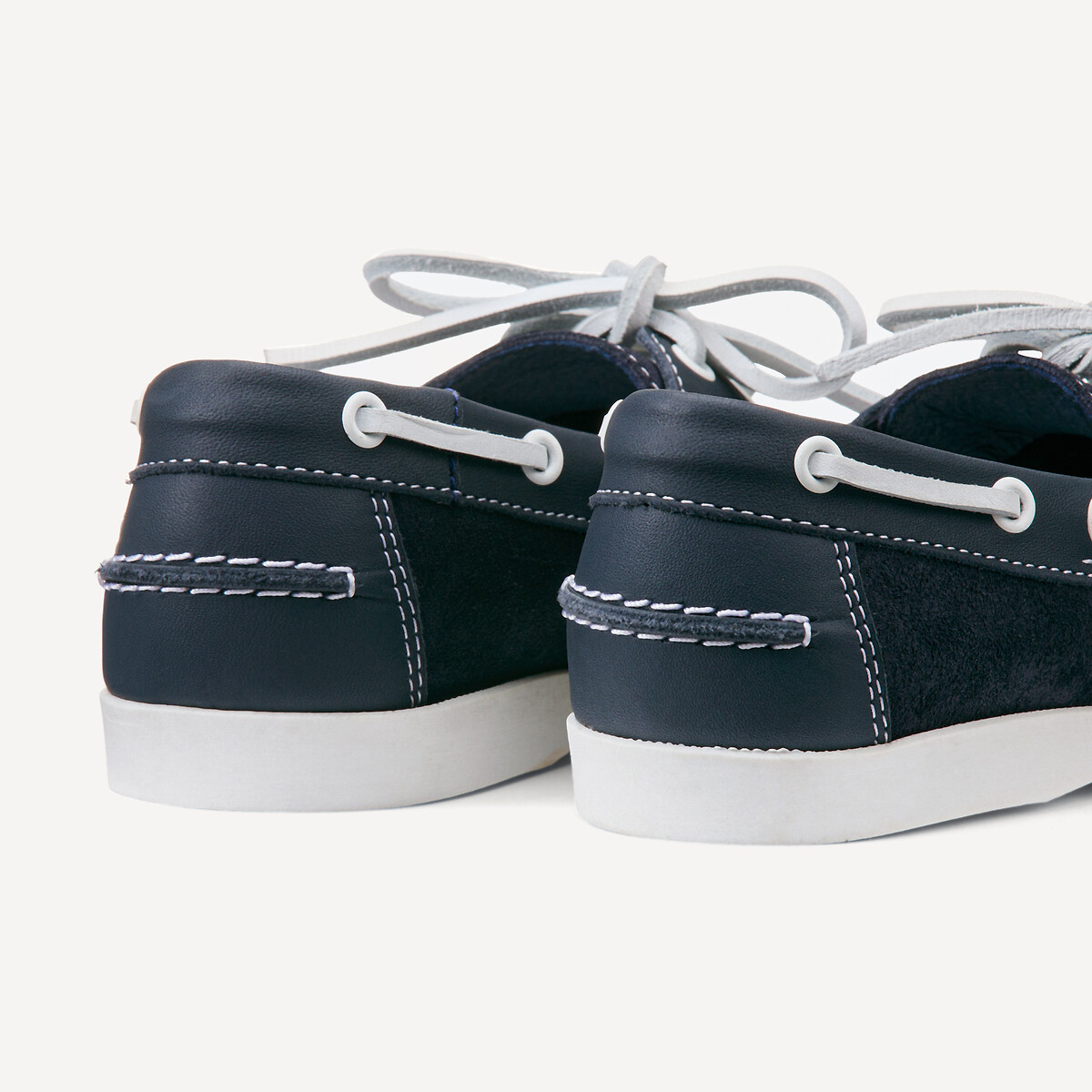 COLEÇÃO LA REDOUTE<br>Sapatos náuticos de couro com cadarço