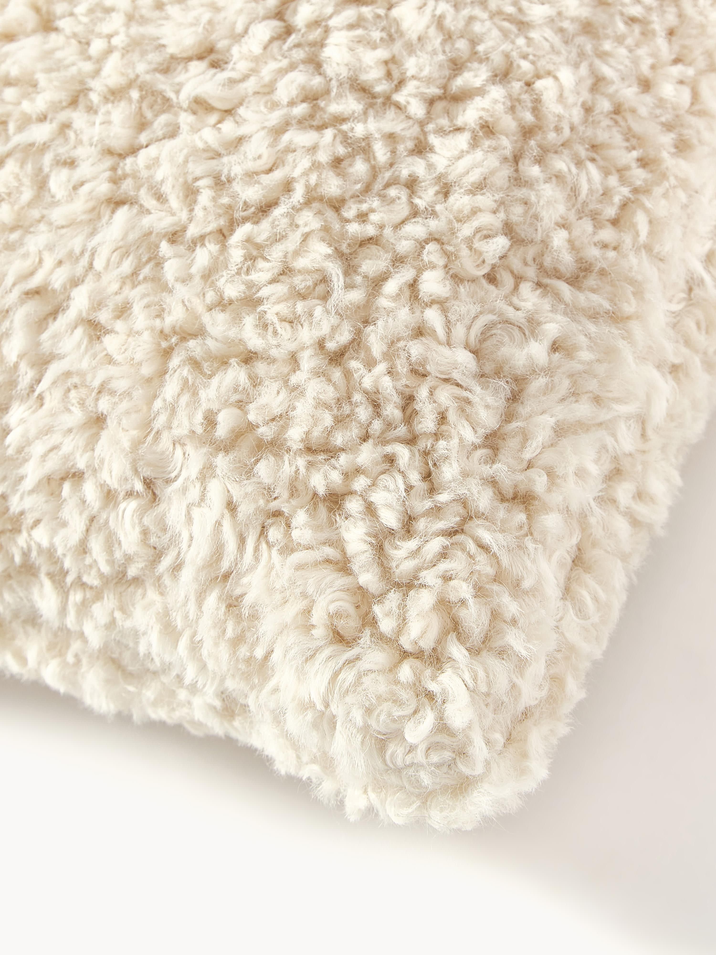 Lang decoratief kussen Dotty van teddy stof