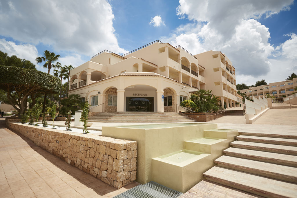 Fly & Go Invisa Figueral Resort Cala Blanca, Hot. Trinidad Halfpension Plus - Hotel