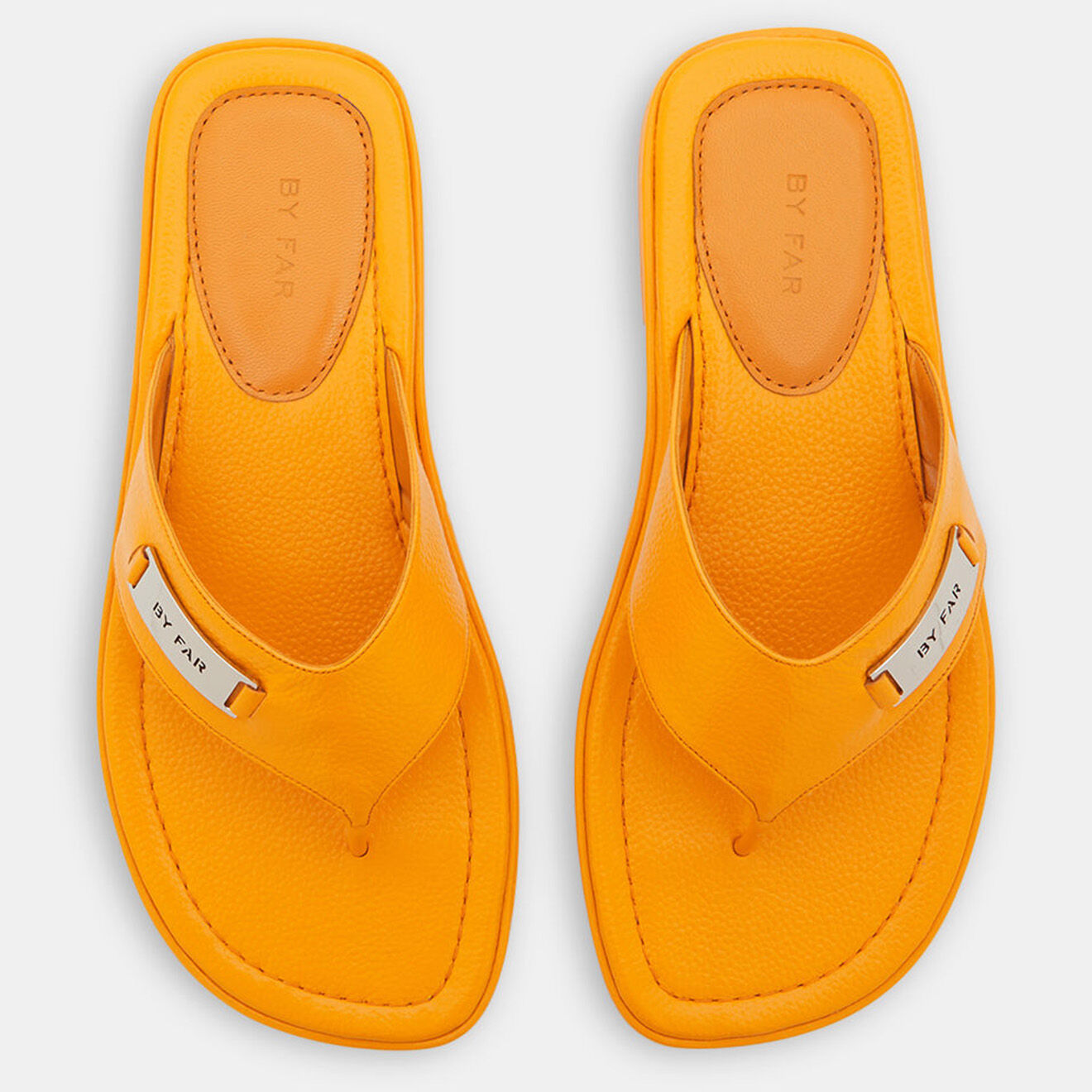 By Far Tongs en Cuir orange