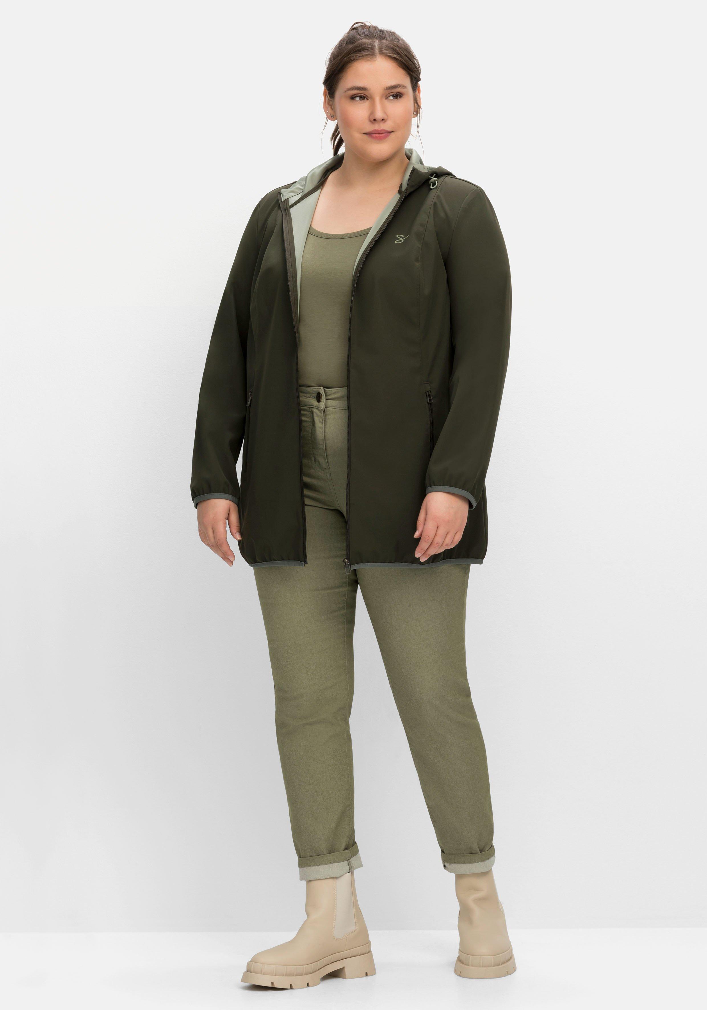 Softshelljacke mit Kapuze und Kontrastdetails