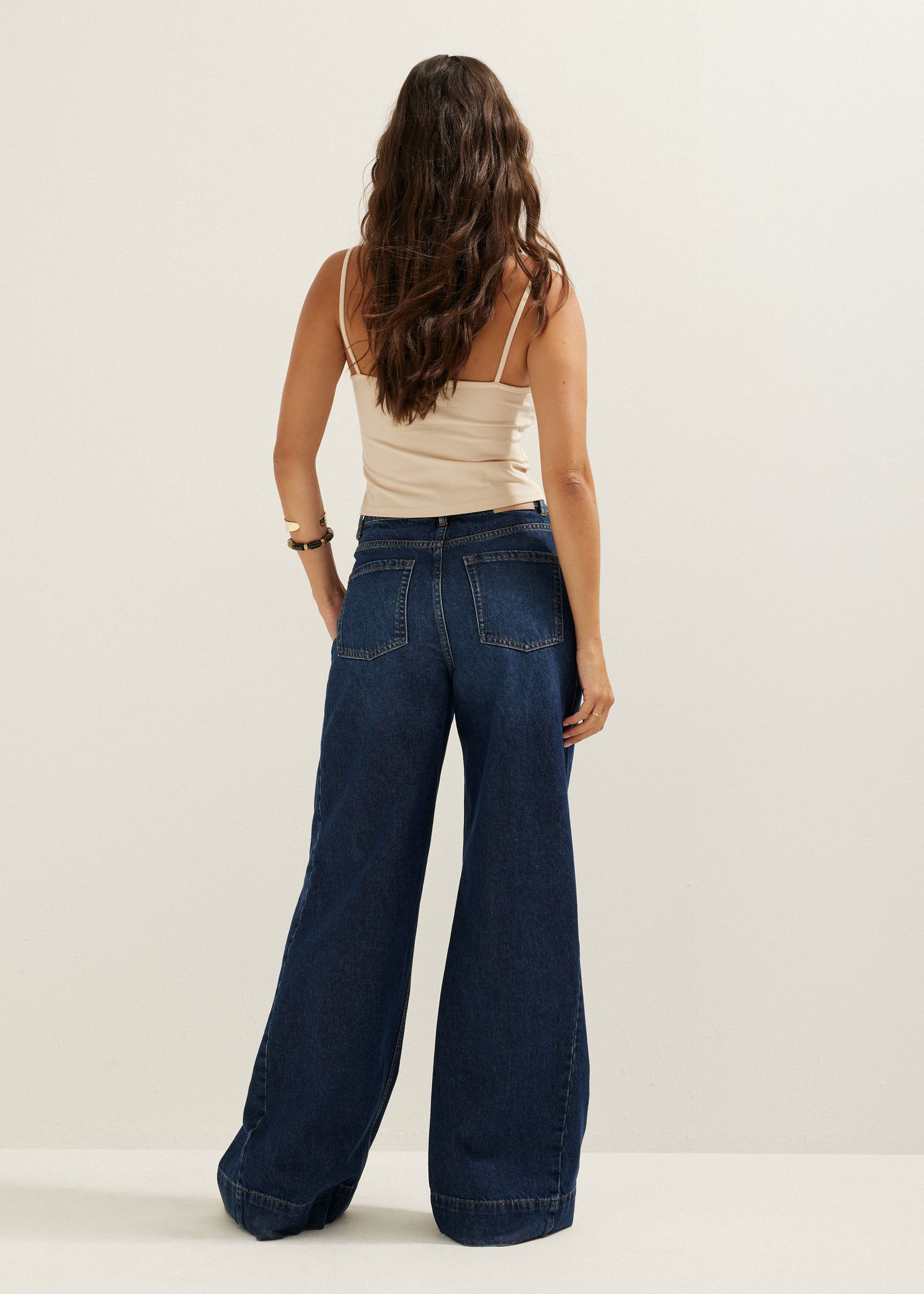 Basic singlet cropped