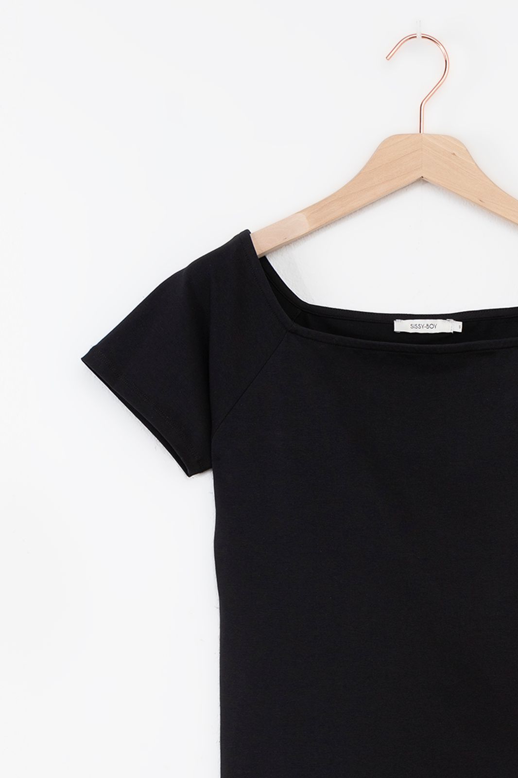 Zwart T-shirt met vierkante hals