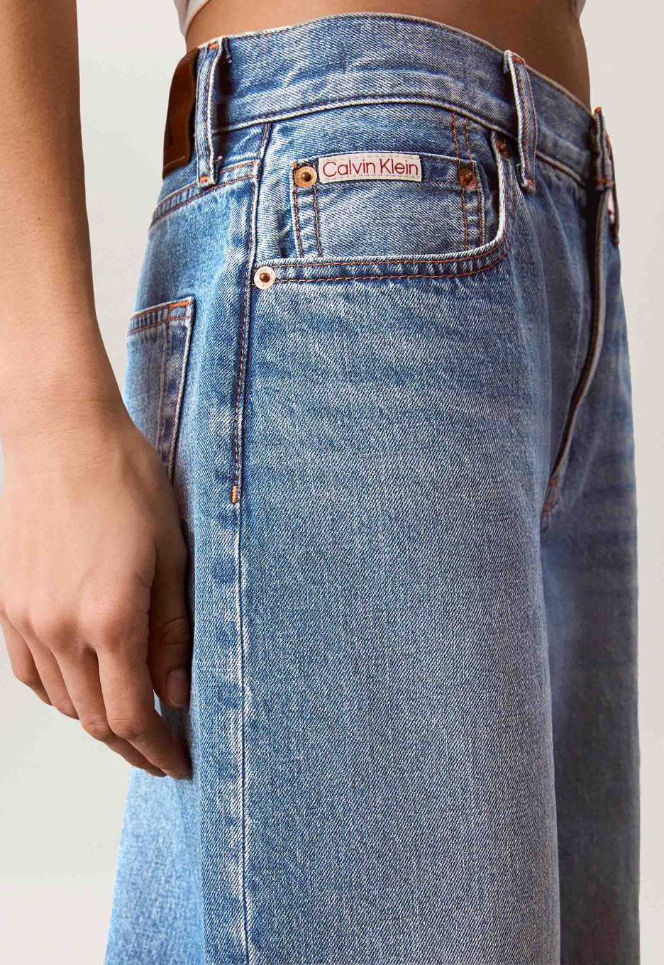 Calvin Klein Cropped Barrel Jeans