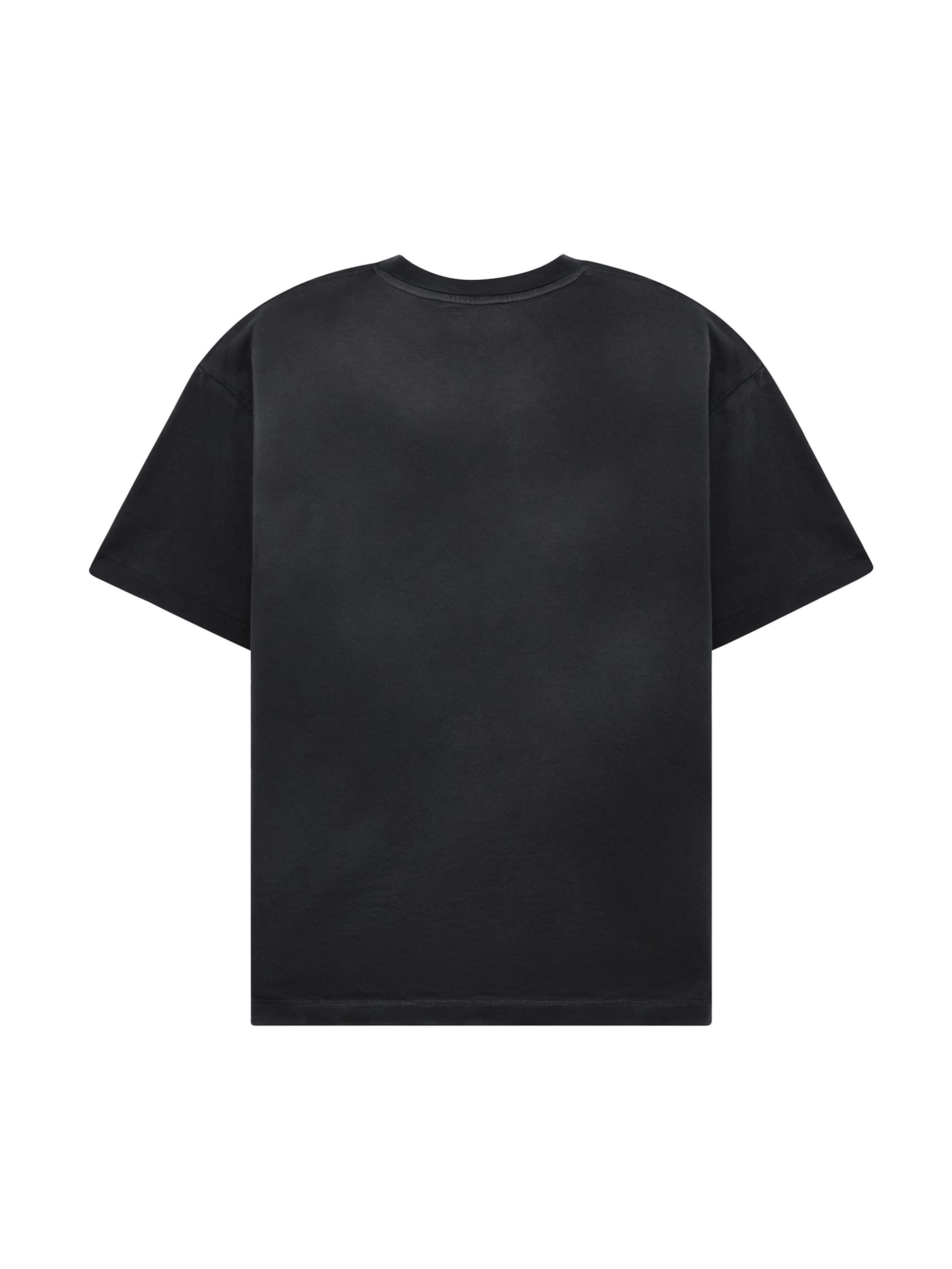 camiseta com logo desgastado