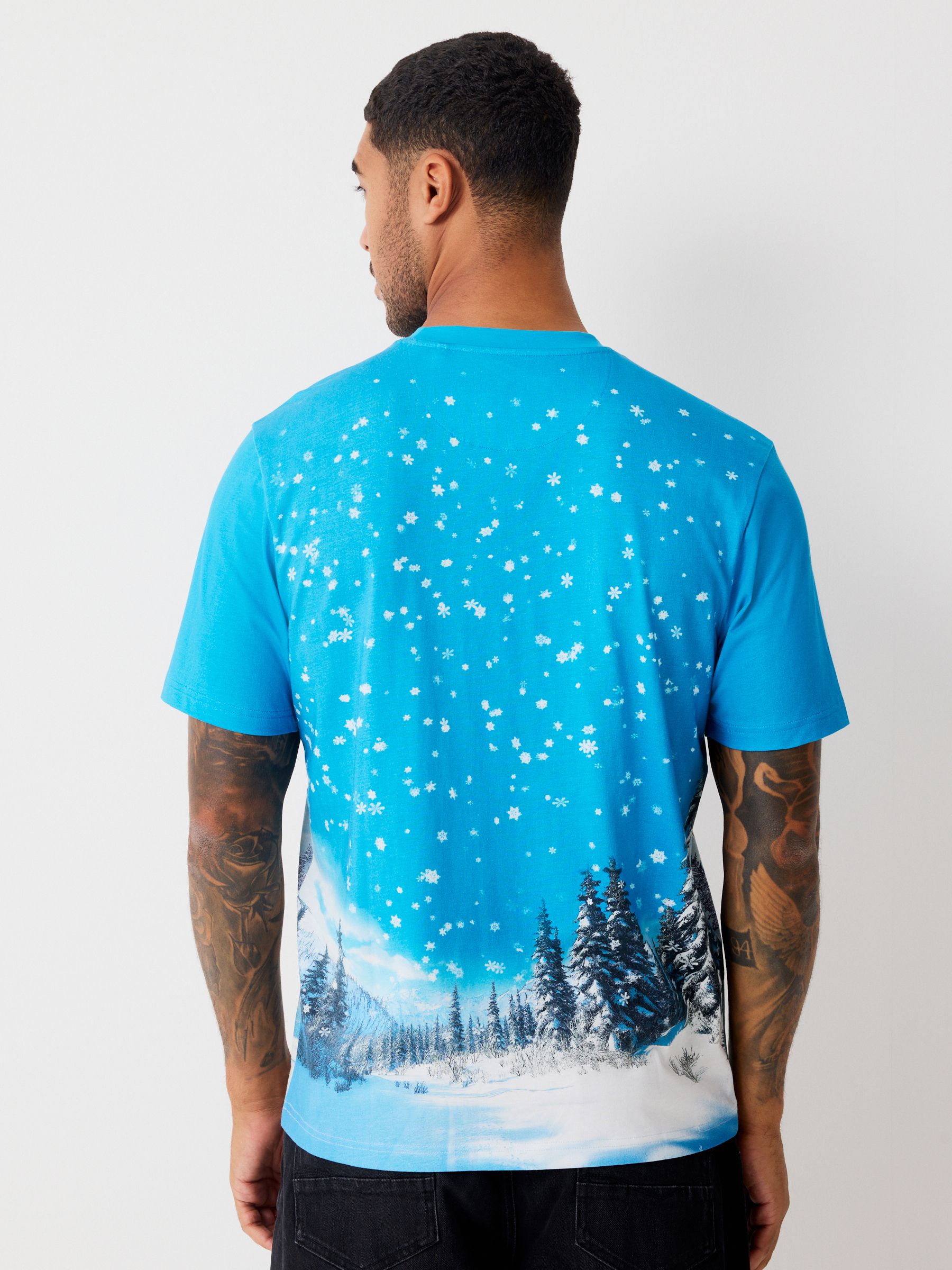 Blauwe Skiënde Kerstman - Normale Pasvorm - Kerst T-shirt