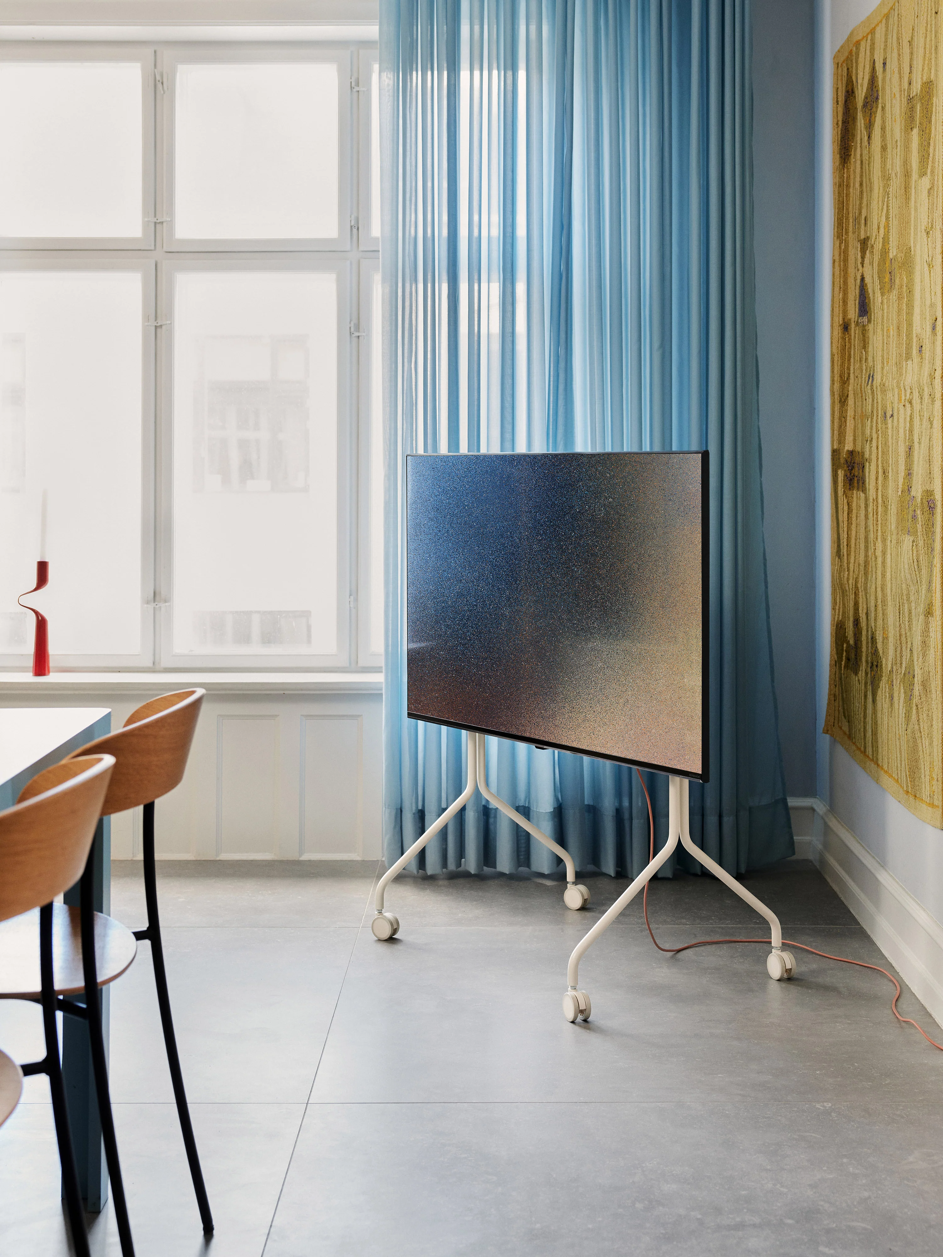 Tv-meubel Moon Rollin' Tall met wielen