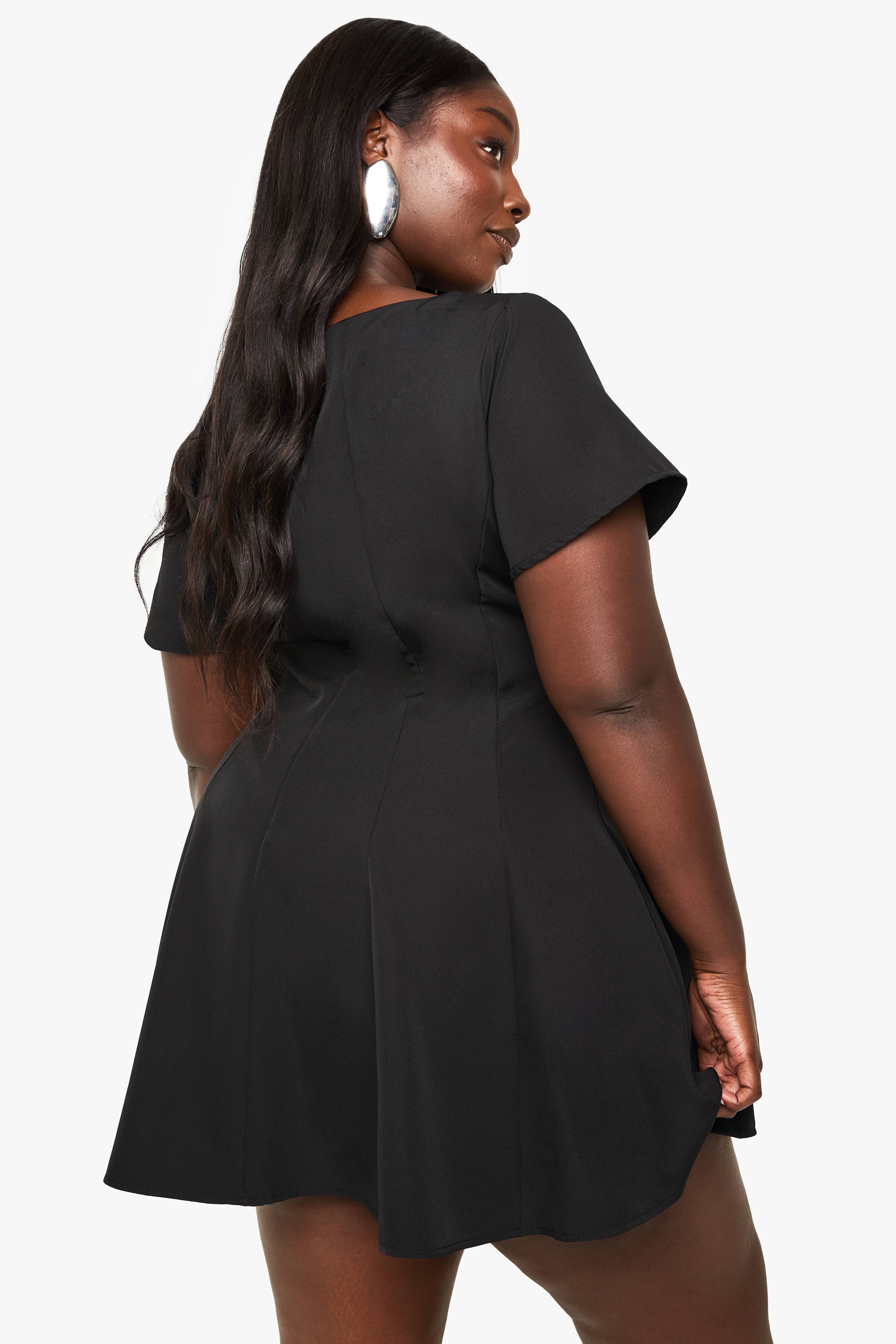 boohoo ROBE SKATER À MANCHES COURTES PANNELÉE POUR GRANDES TAILLES