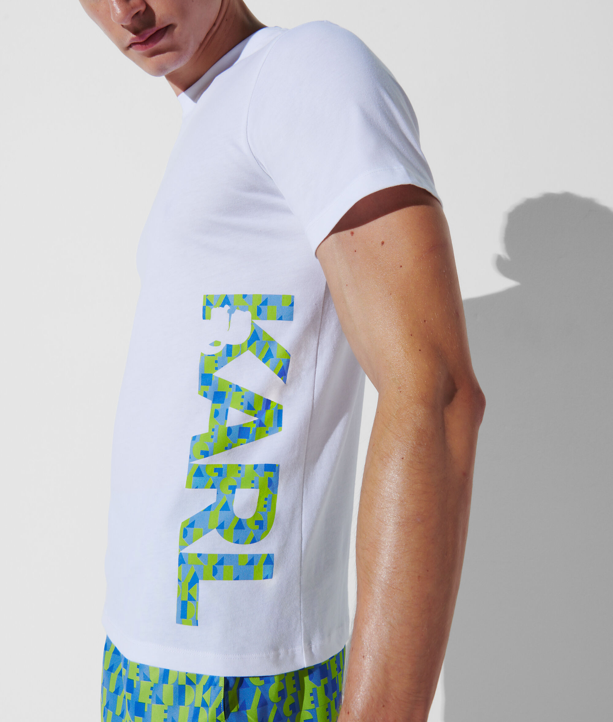 T-SHIRT AVEC LOGO ABSTRAIT
