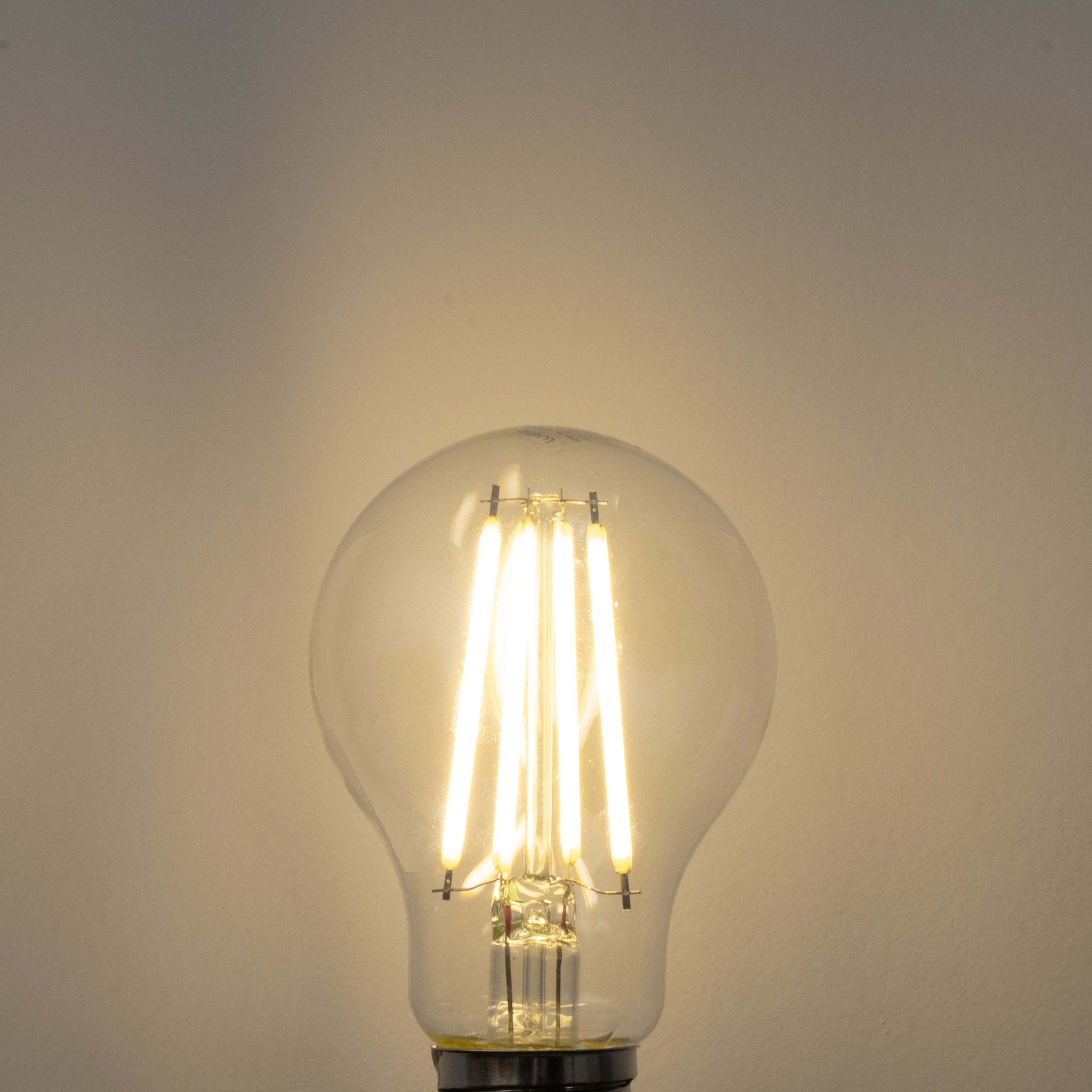 E27 LED lamp A60 helder 2.2W 470 lm 3000K