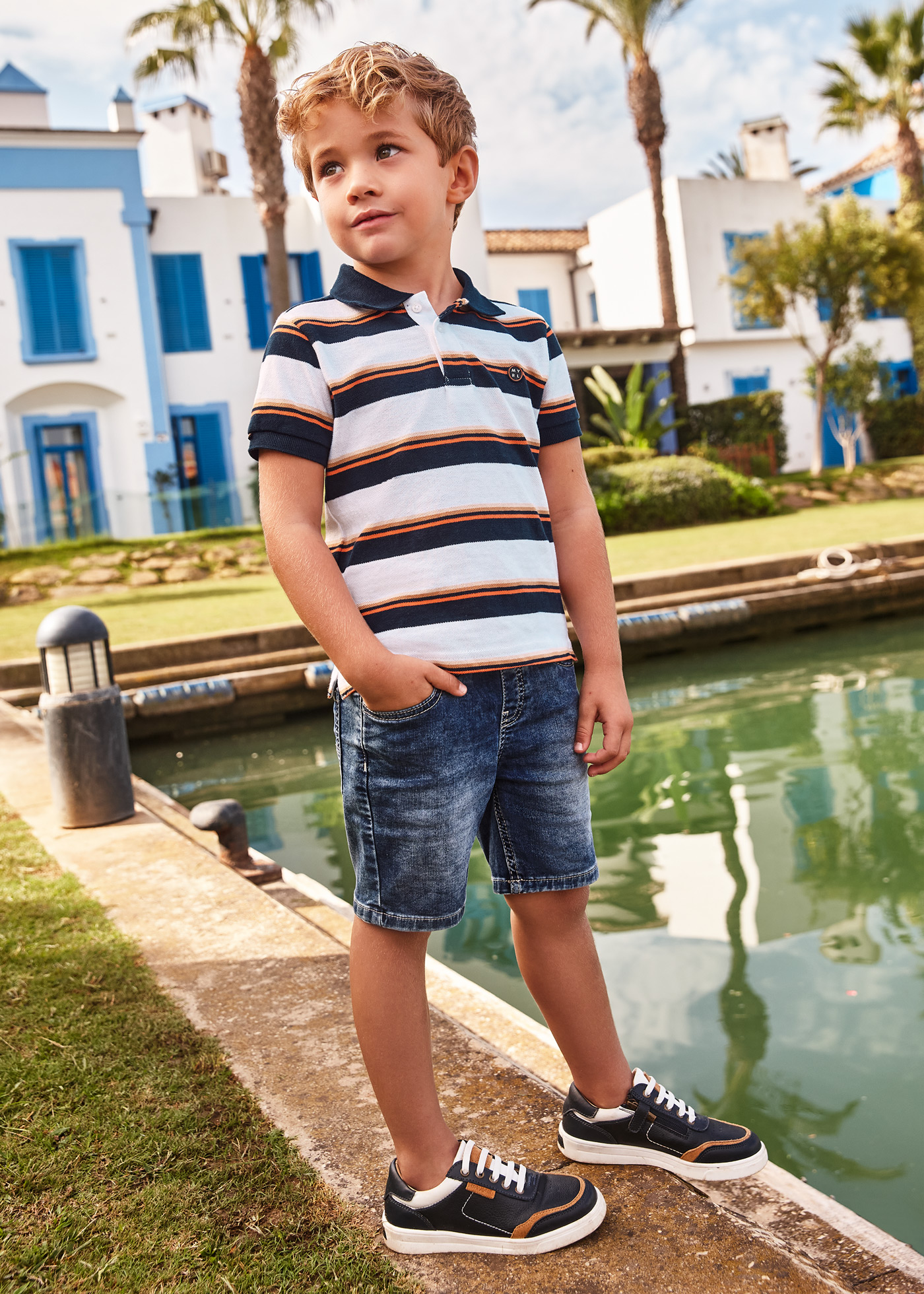 Bermuda jeans feita com algodão sustentável para meninos