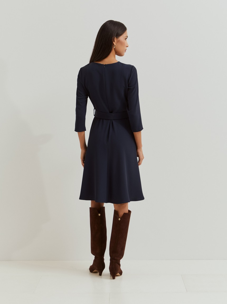 Vestido curto com cinto