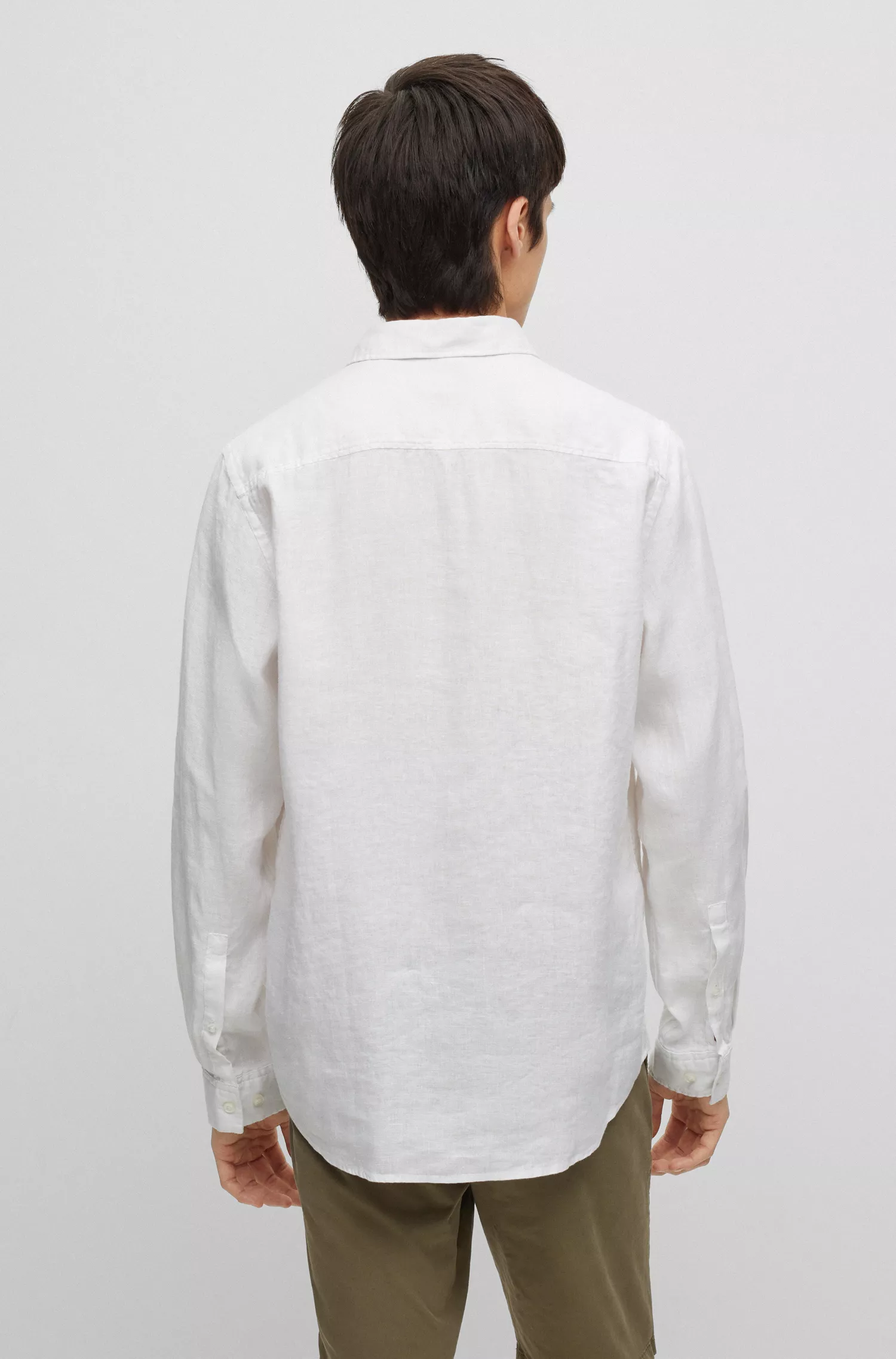 Camisa HUGO vermelha de manga comprida com modelagem relaxada em linho puro.