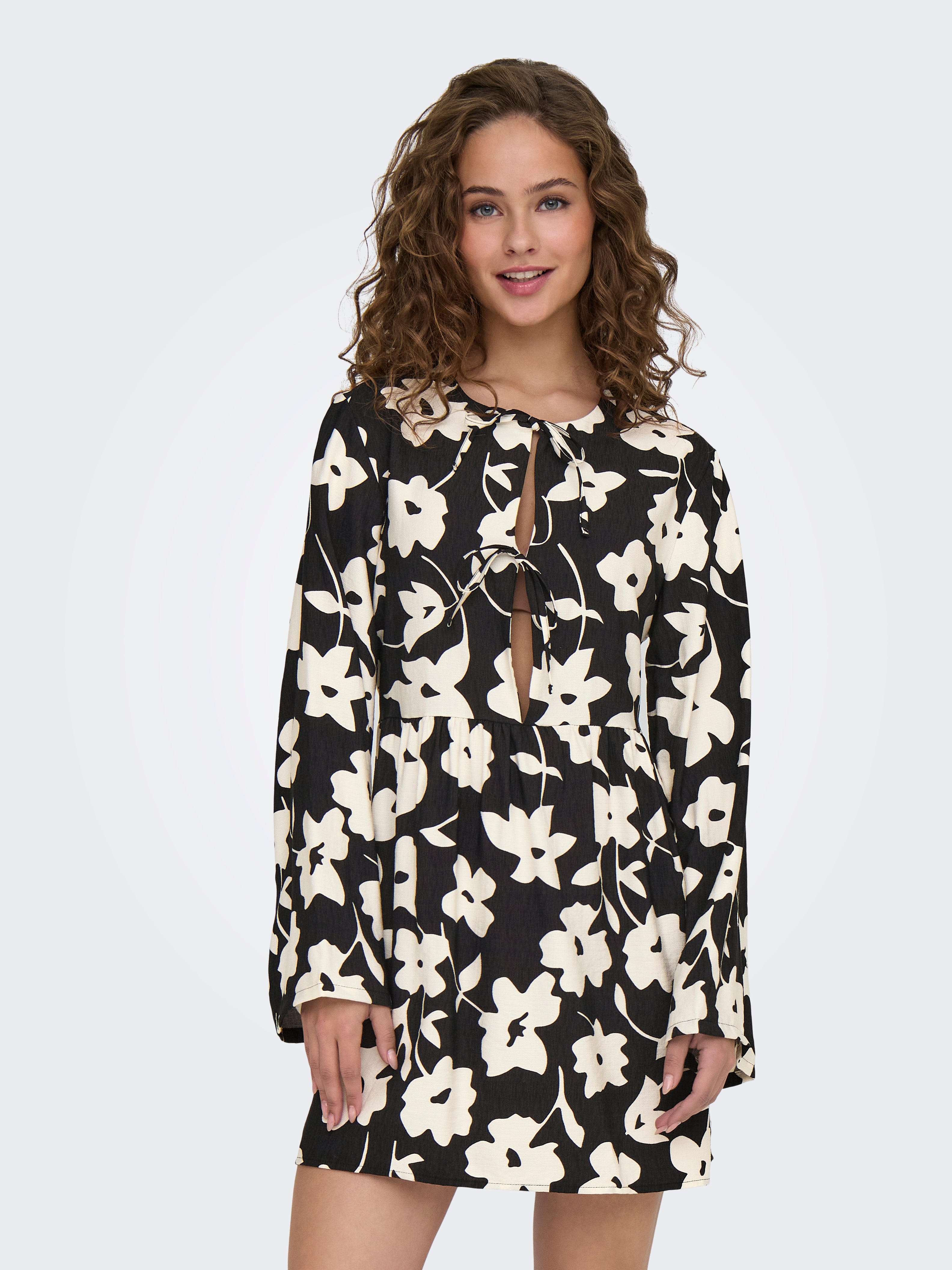 JDYSILAS Kurzes Kleid Black