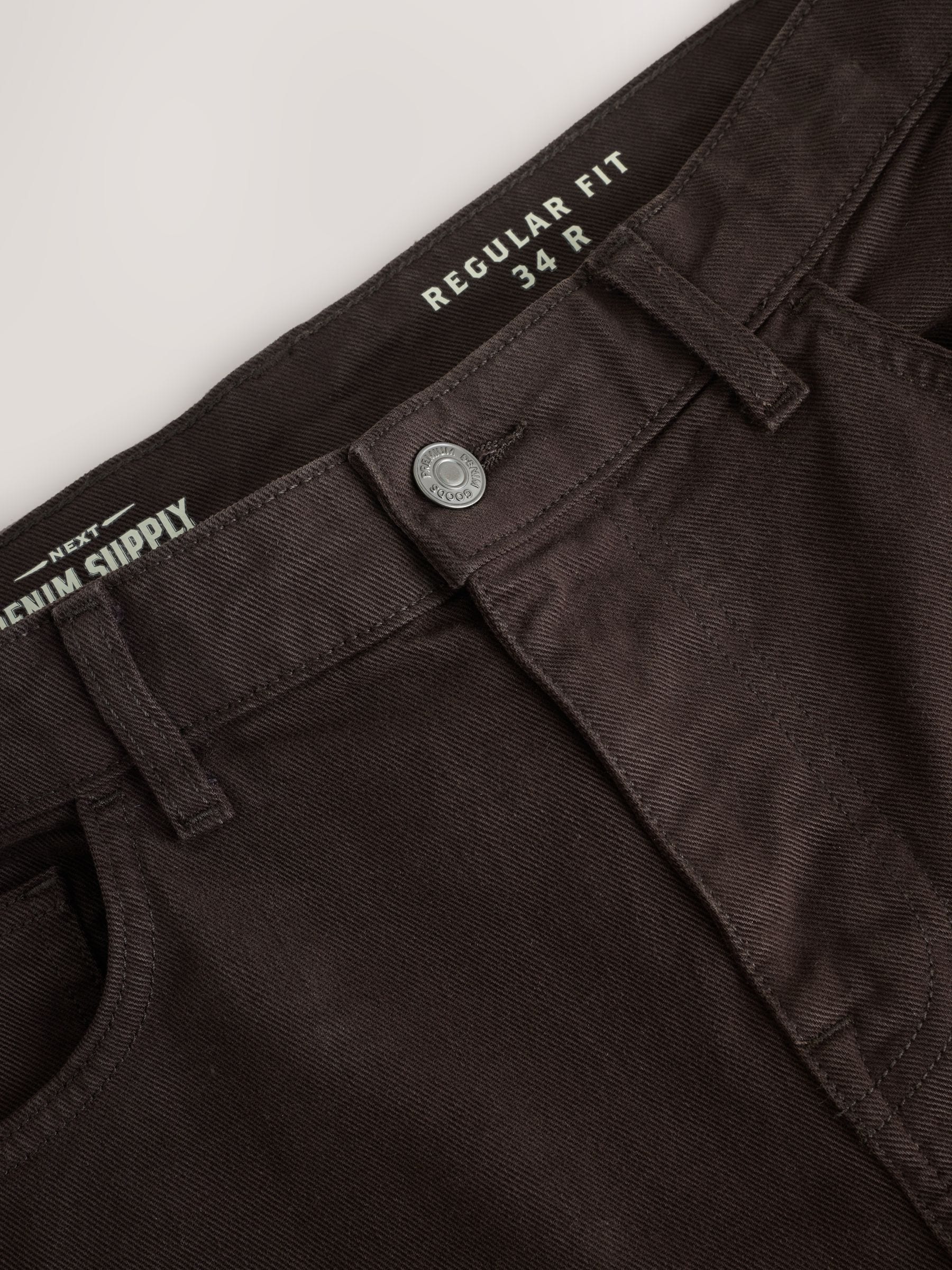 Chocoladebruin - Standaard toelopende pasvorm - Vintage wash denim jeans