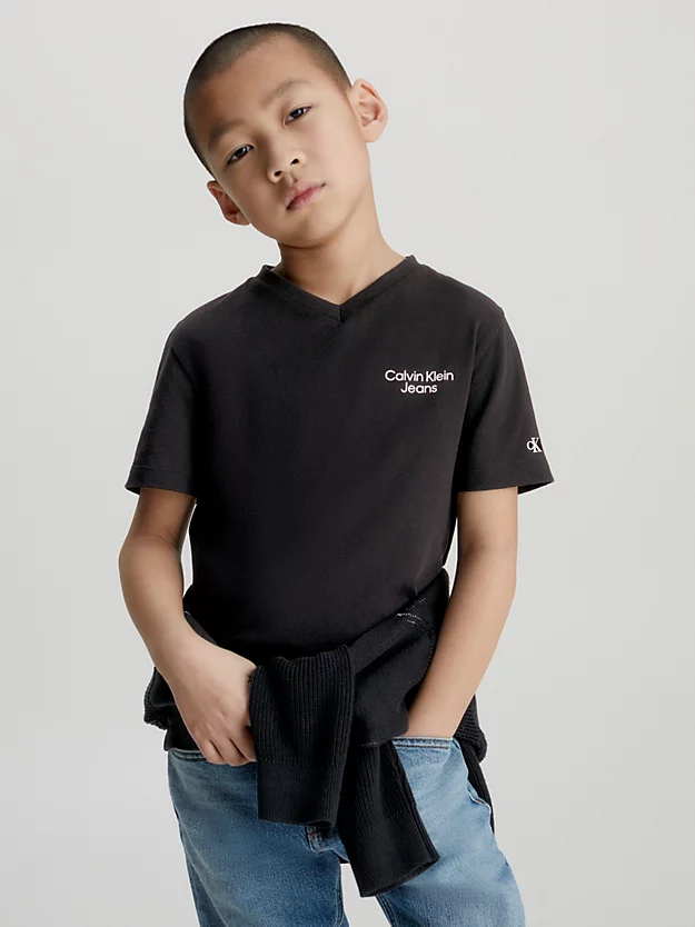 Camiseta com decote em V e logo