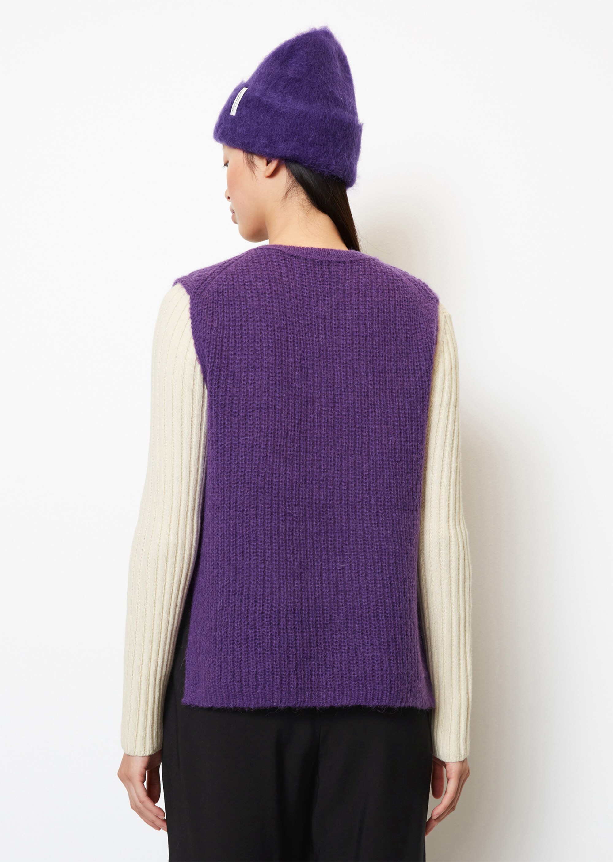 Ärmelloser Strickpullover regularaus flauschigem Schurwolle-Alpakawolle-Mix