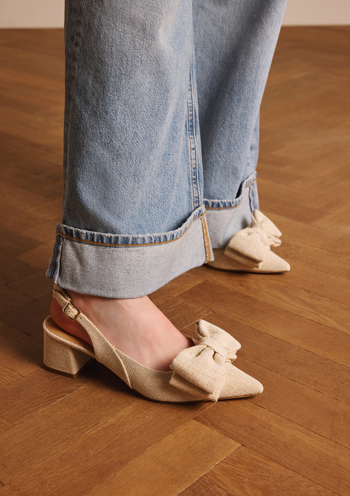 Beige slingbacks met strik