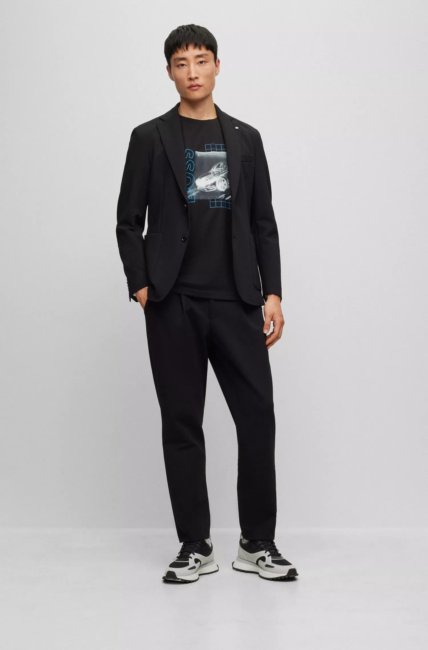 Camiseta BOSS preta em malha de algodão com estampa inspirada em corridas.