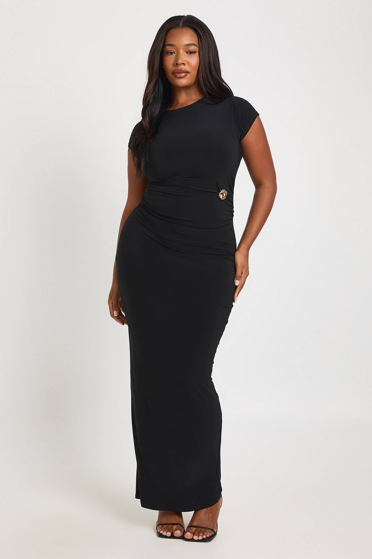 boohoo Robe Maxi Grande Taille à Taille Froncée avec Détails de Finition et Manches Courtes