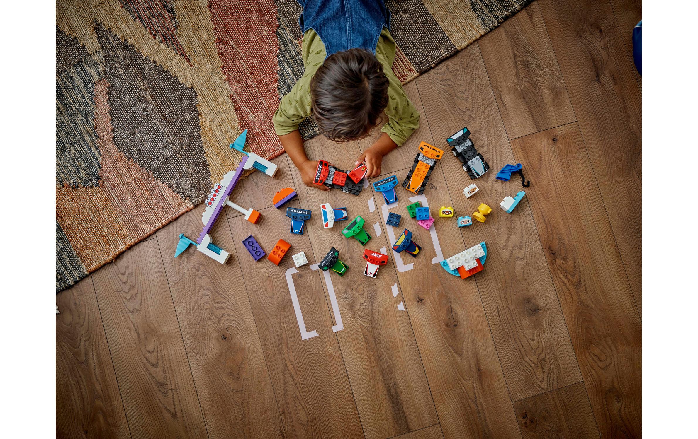 DUPLO® F1 Team Race Cars and Drivers 10445Kreativer Spielspass mit F1 Spielzeug-Rennautos