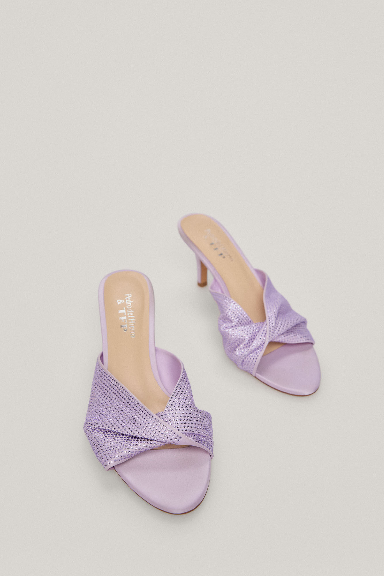 Mule Mercedes.Sanadalia em cetim - Roxo