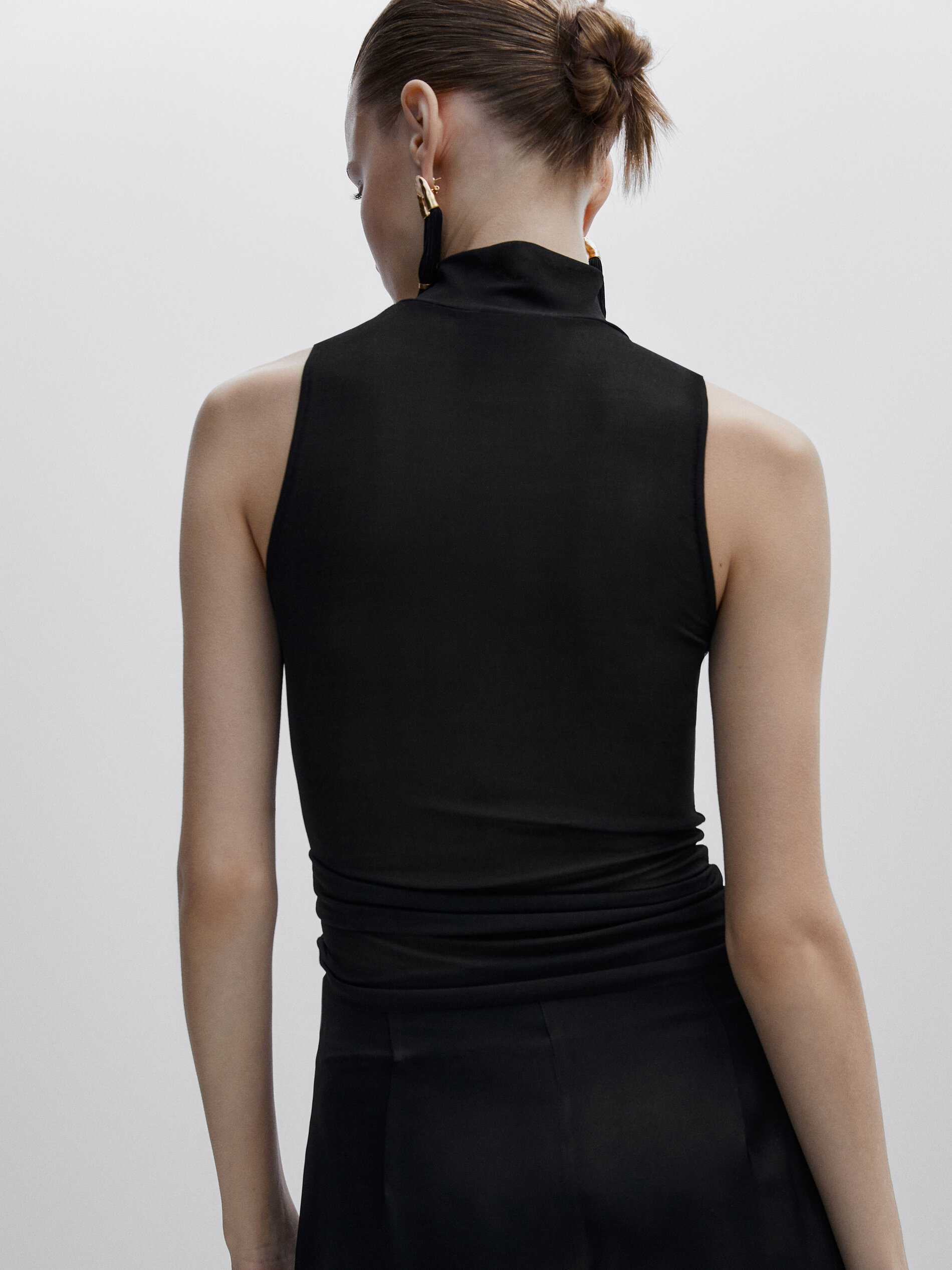 Top negro sin mangas -Studio - NEGRO