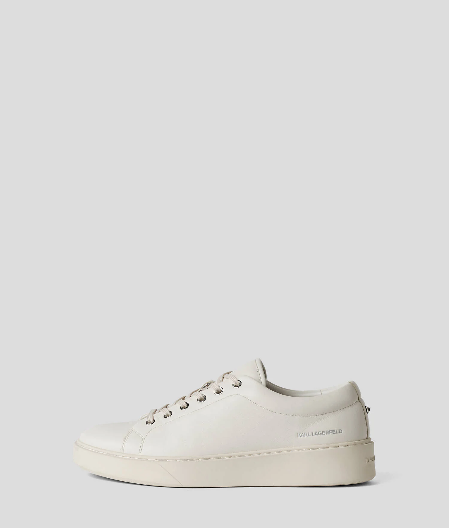 BASKETS EN CUIR BLANC CASSÉ
