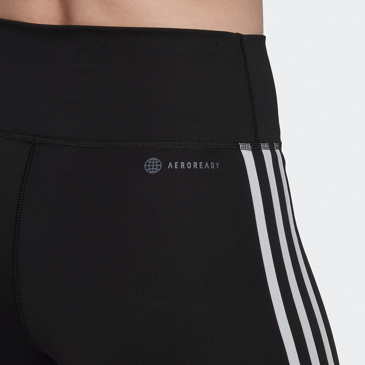 adidas Performance<br>Short esportivo tamanho grande Essentials 3 listras