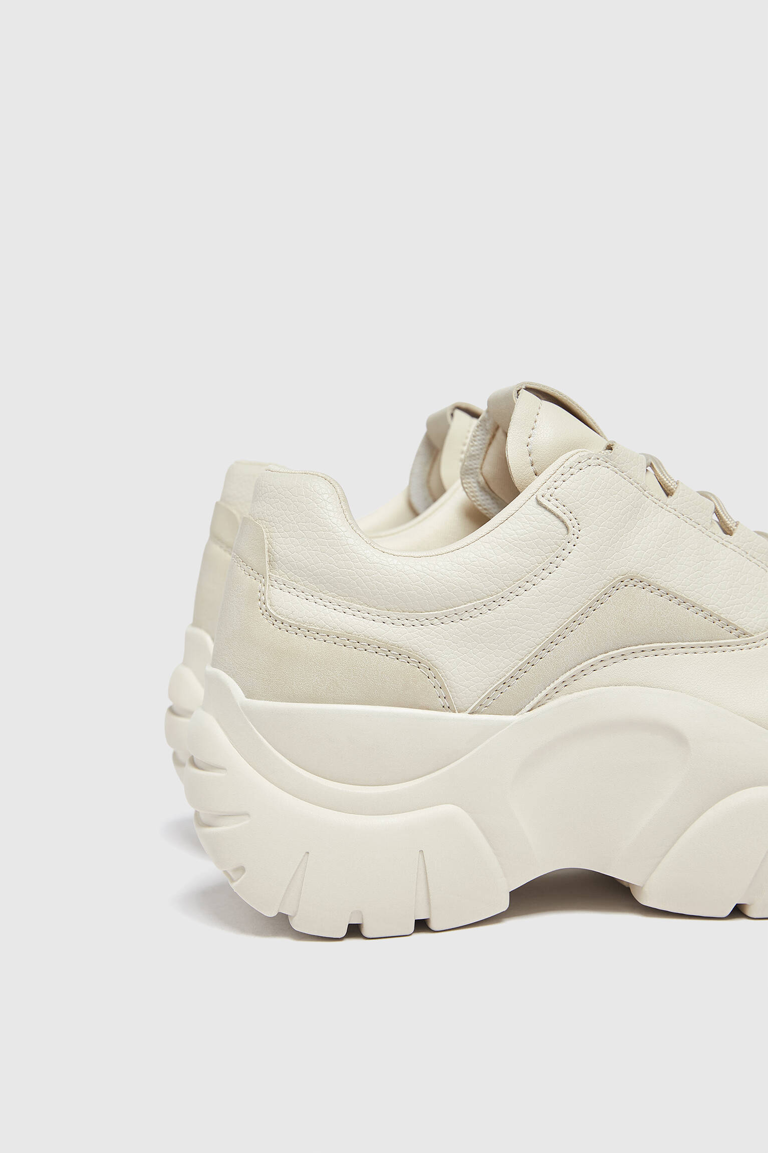 VOLUME DE BOTA ESPORTIVA - AREIA