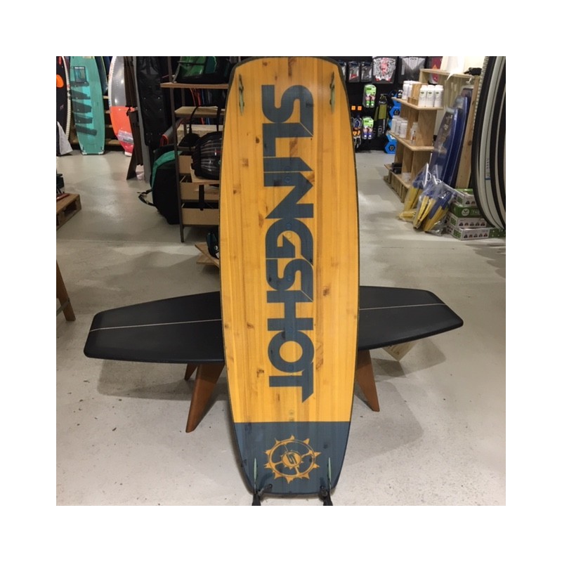 Twin-Tip Occasion Slingshot Crisis 2016 134cm (complète) - The Corner Shop