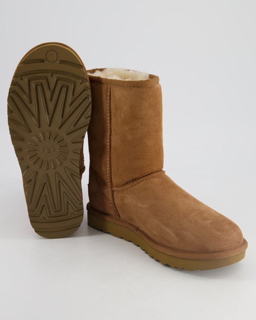 UGG Classic Short Winterstiefel in Beige
