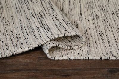 KMCarpets Tofta Gulvteppe 140x200, Hvit/Svart
