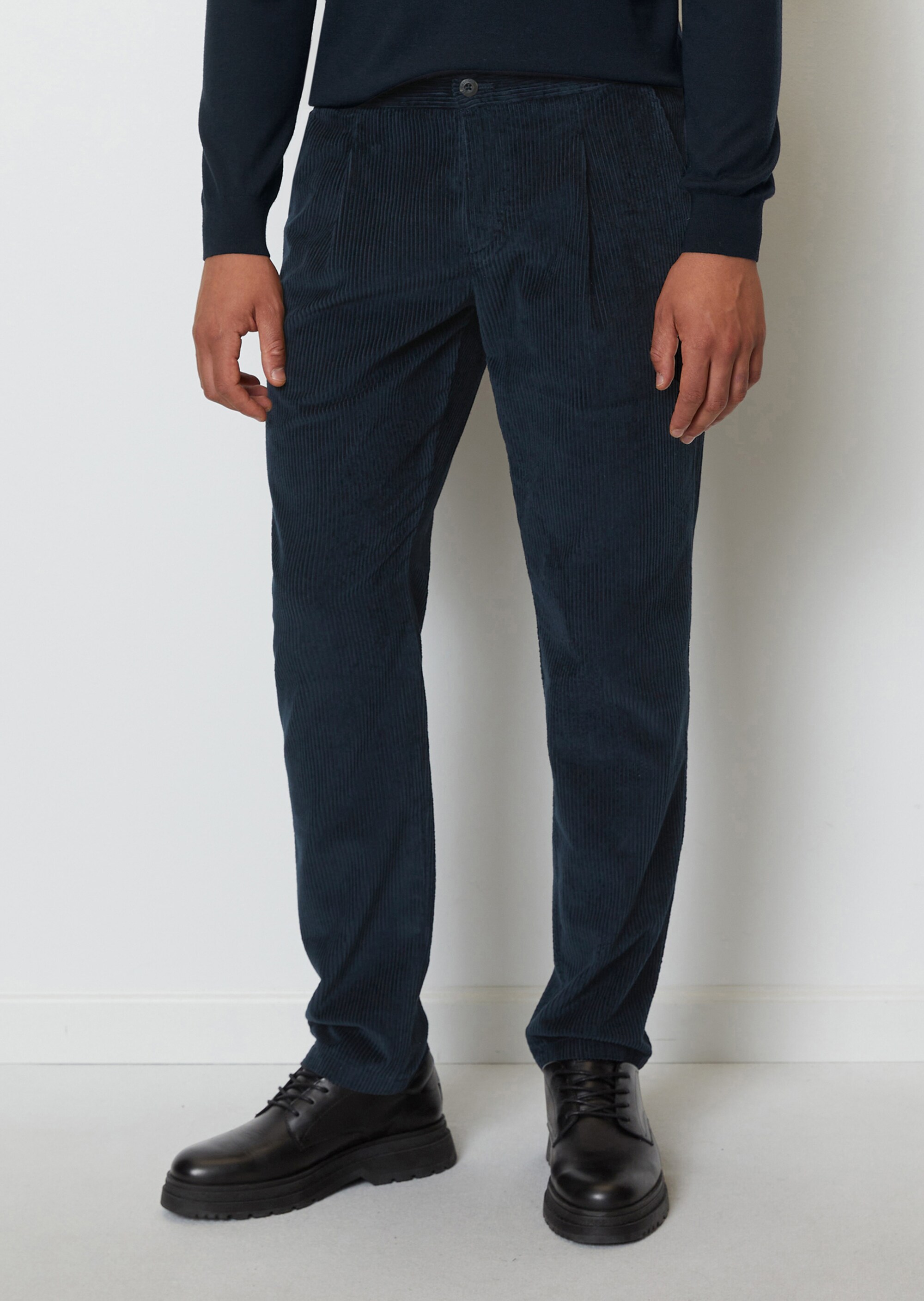 Cordhose Modell OSBY jogger tapered aus reiner Bio-Baumwolle
