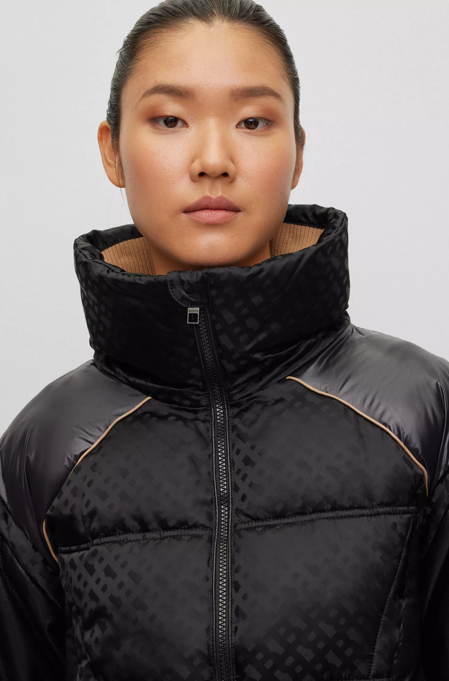 Jaqueta puffer BOSS Black-BOSS x Alica Schmidt com mangas removíveis por zíper.
