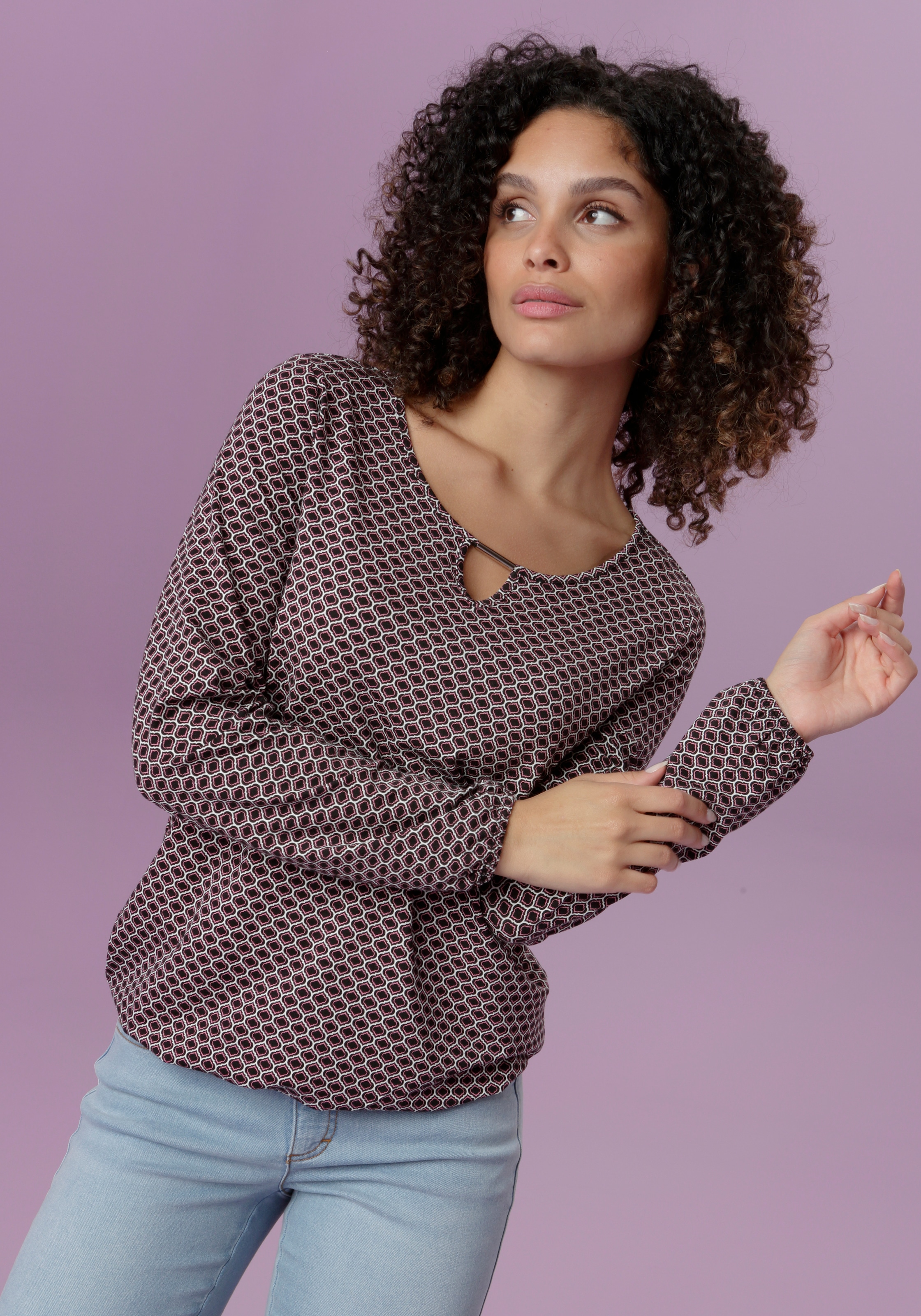 Aniston SELECTED Langarmshirt , in unterschiedlichen Drucken, jeweils mit Schmuckelement