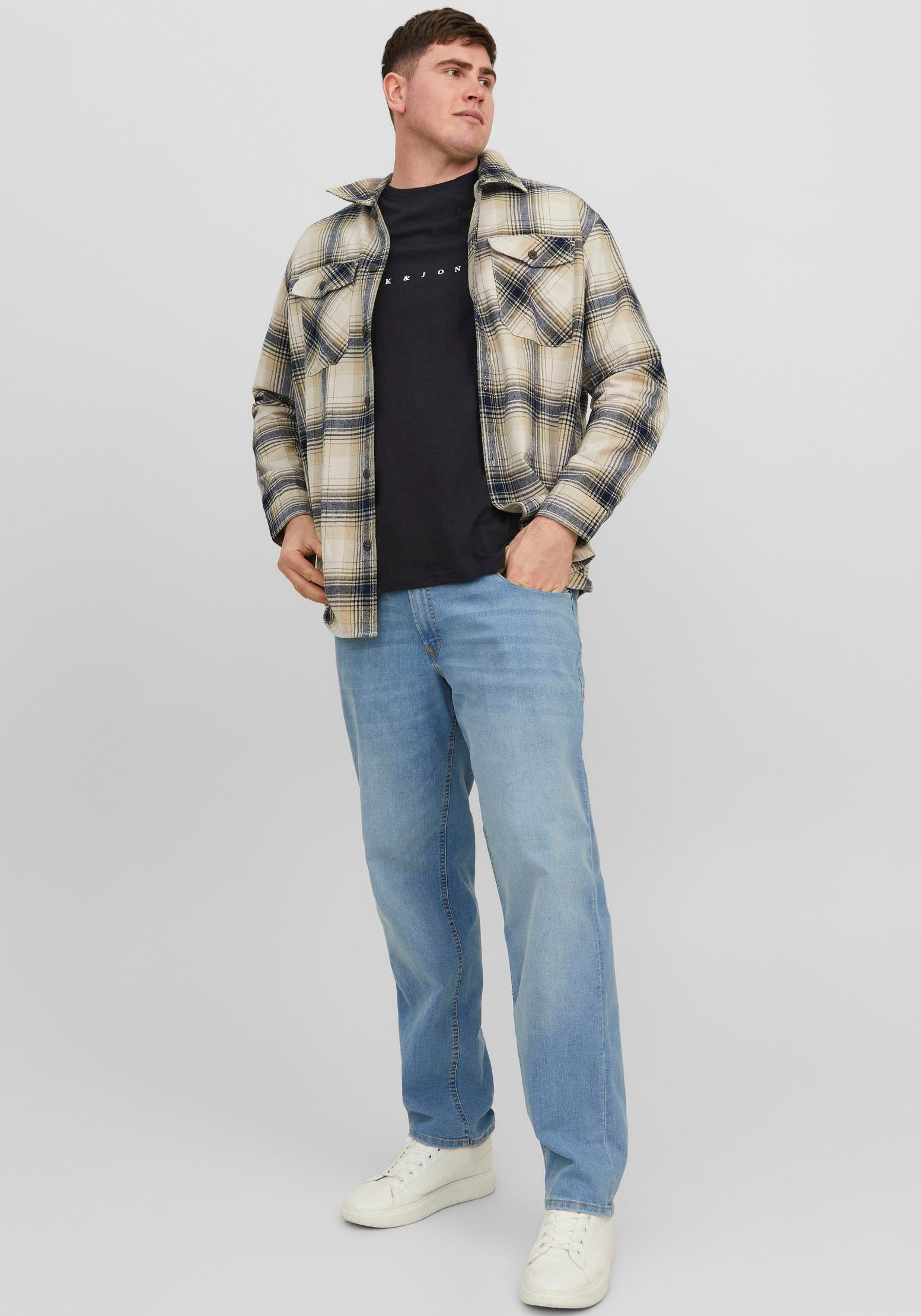 Jack & Jones PlusSize Rundhalsshirt »JJESTAR JJ TEE SS NOOS PLS«, mit Logo Schriftzug