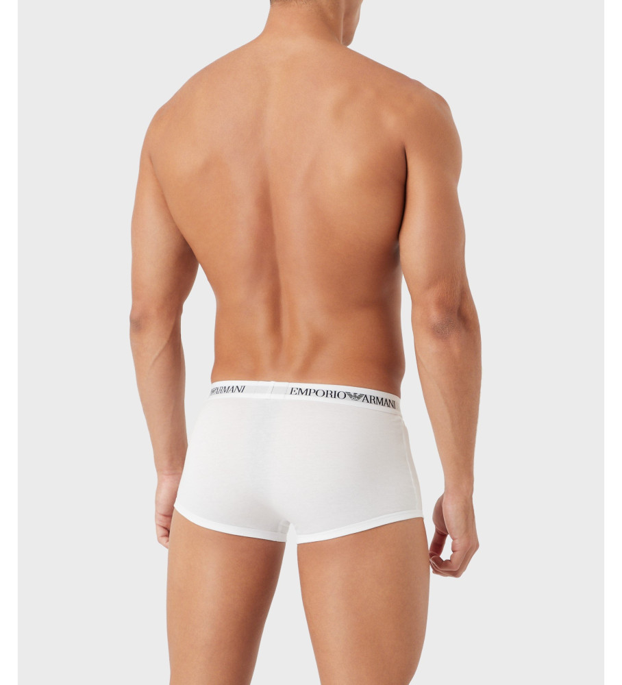 Pacote com três cuecas boxer brancas da Emporio Armani