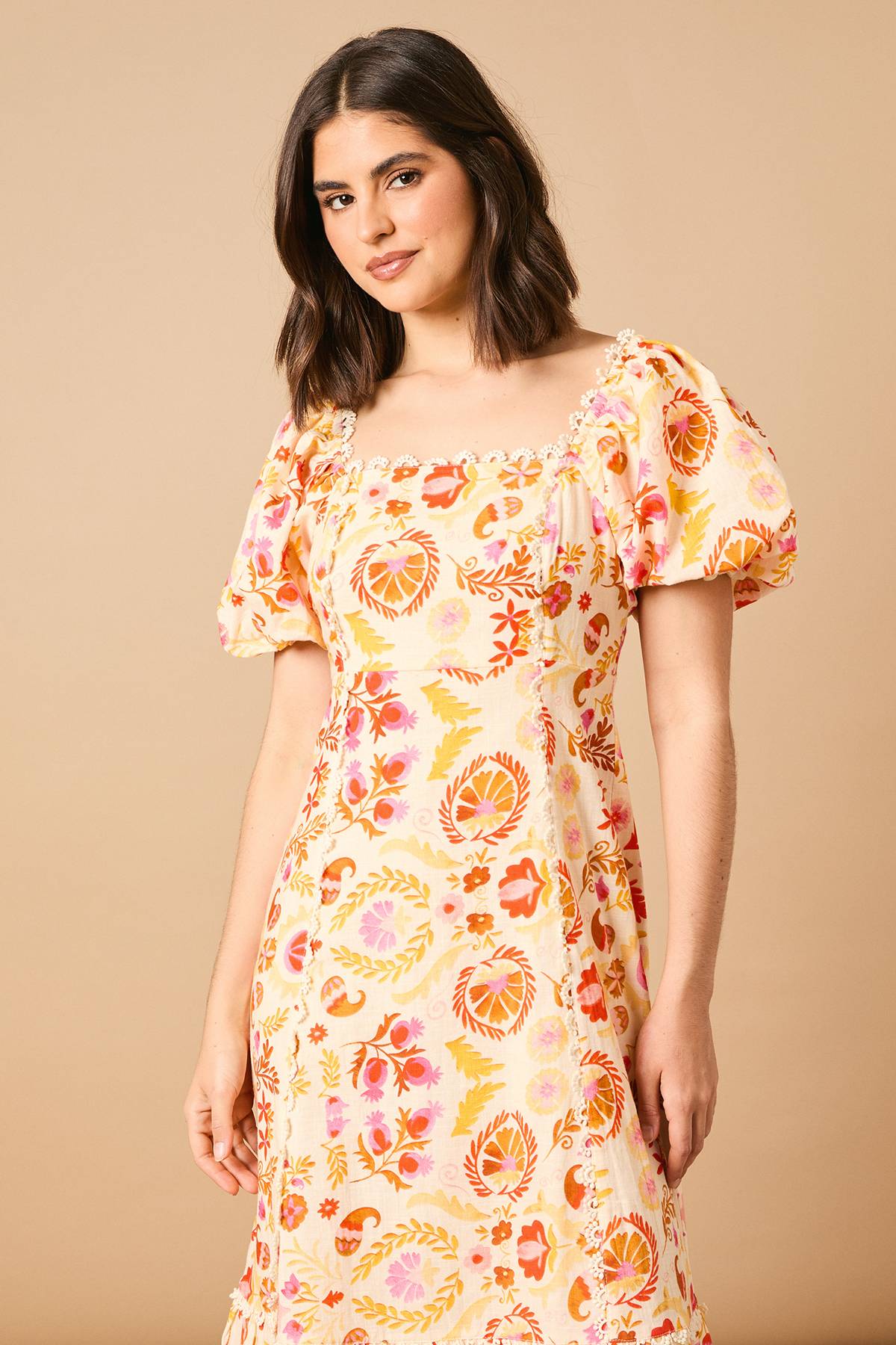 Oasis Robe Midi à Col Carré et Manches Bouffantes avec Détails de Finition
