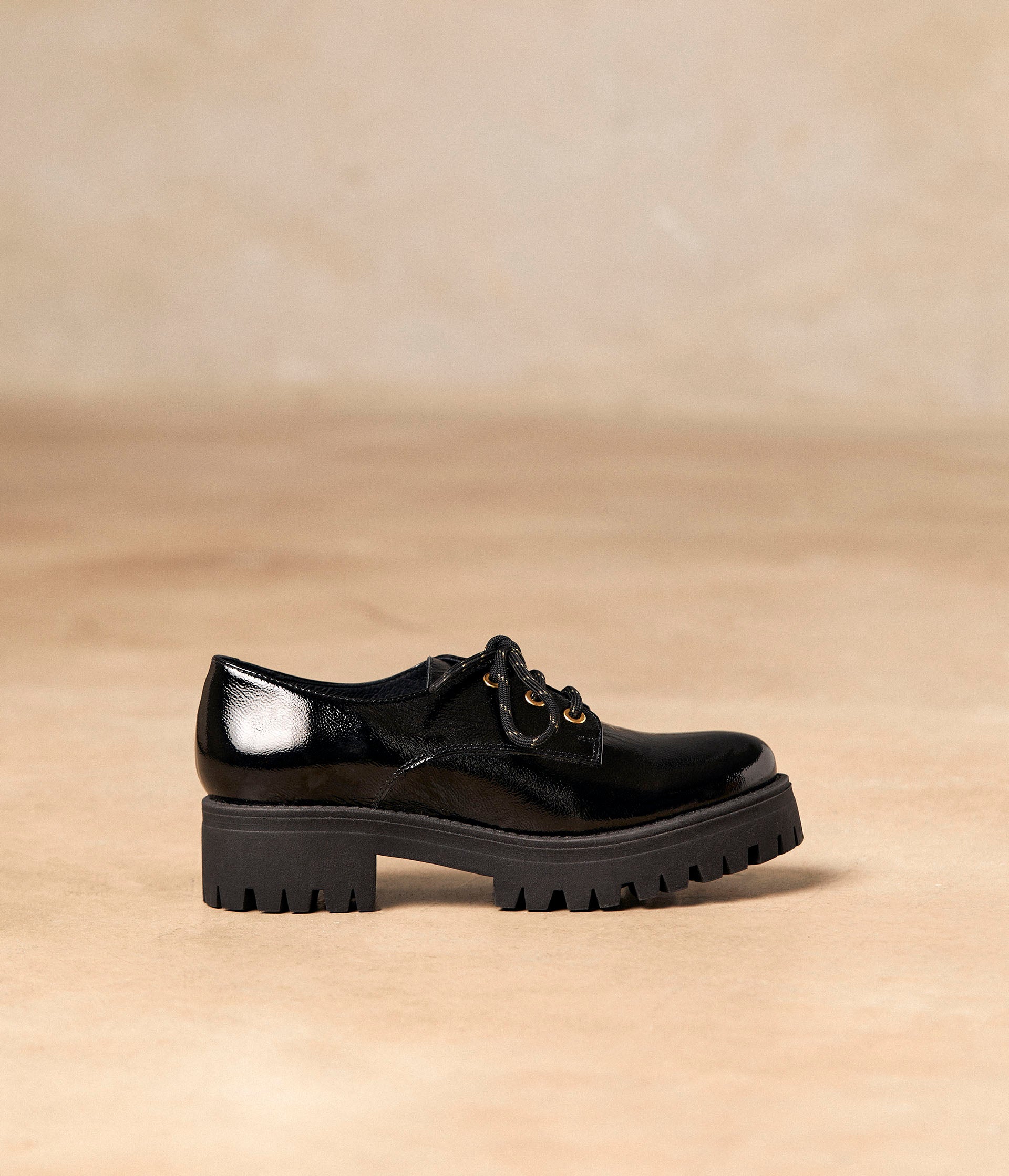 Derbies crantés vernis Anane
