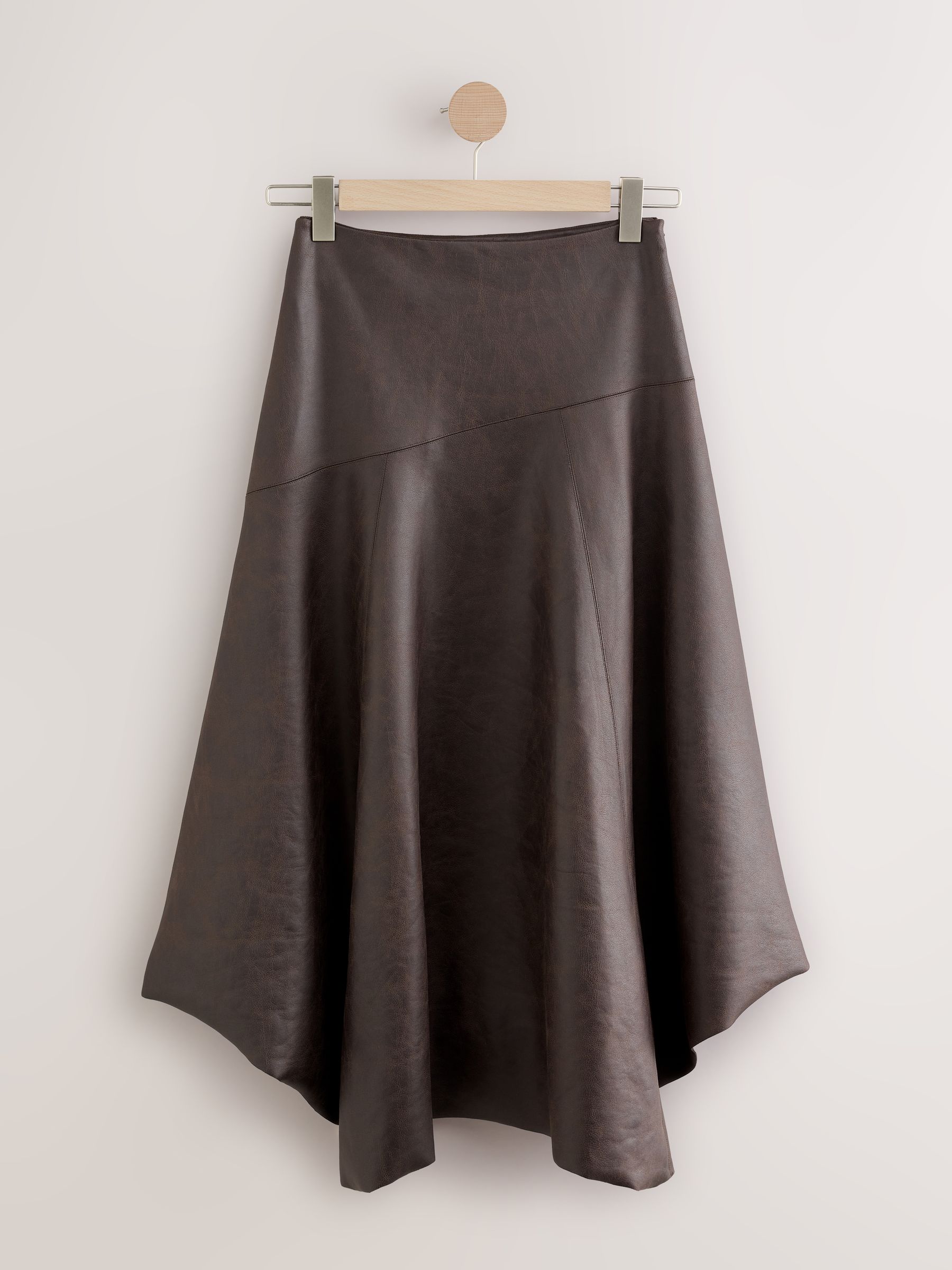 Chocoladebruin - Midi-rok met asymetrische zoom van imitatieleer