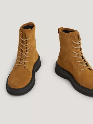 Botas de cano curto com cadarço em camurça repelente à água