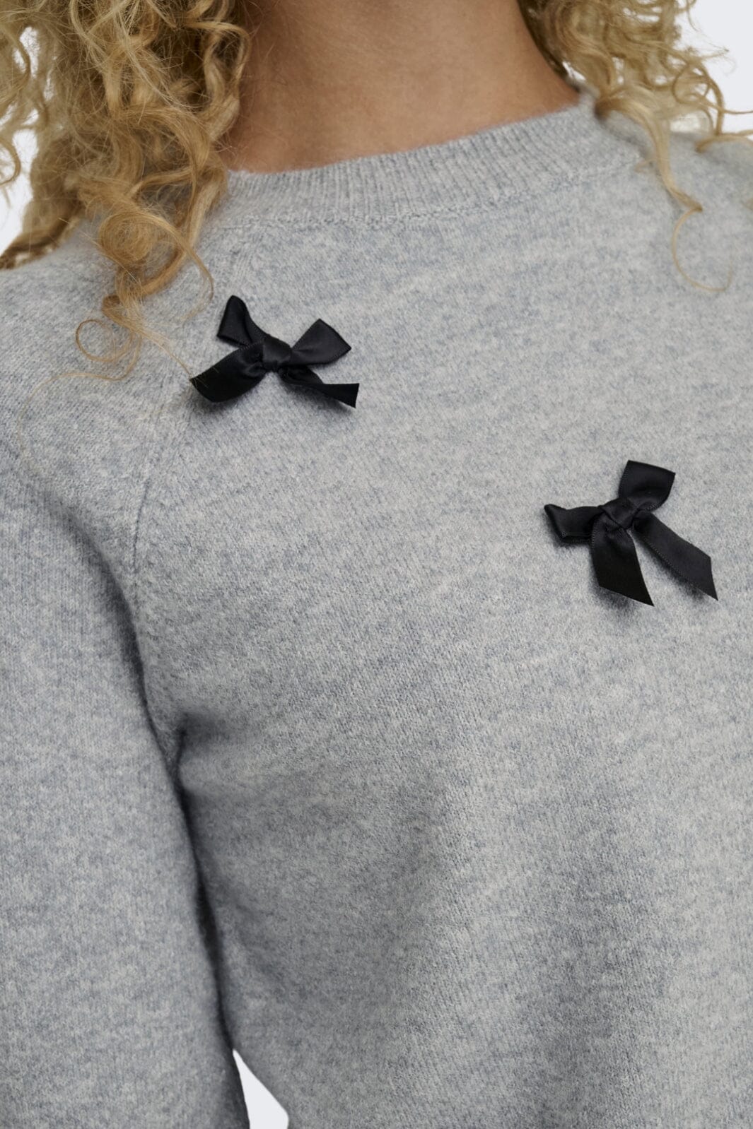 Only Onlnoelle Life Ls Bow Pullover Knt 4726981 light grey melange w black bows