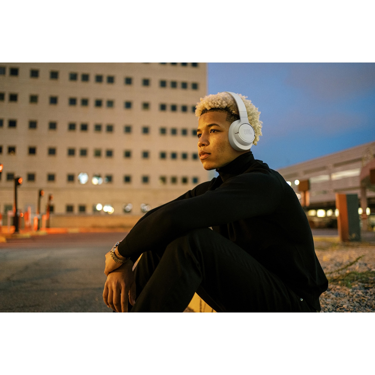 JBL Tune 720BT trådløse around-ear hodetelefoner (hvit)