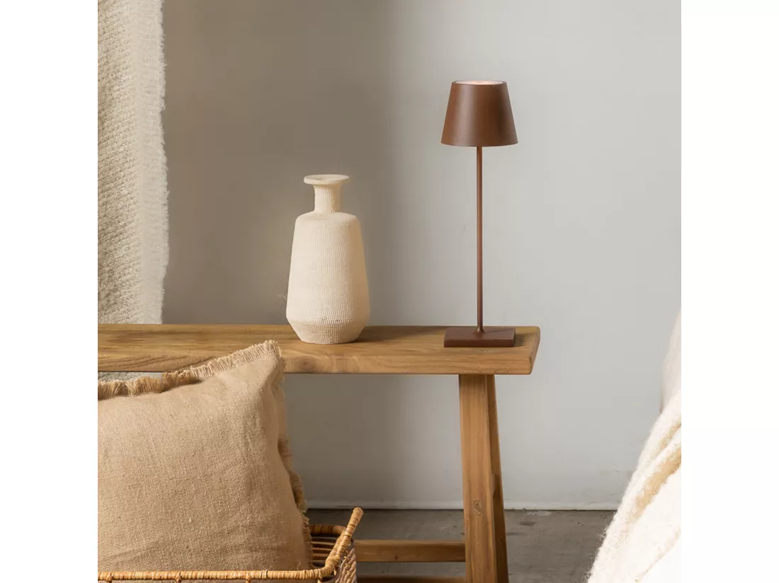 Lampe LED Poldina Pro Corten rechargeable IP65 usage extérieur, dimmable avec autonomie jusqu'à 12 heures