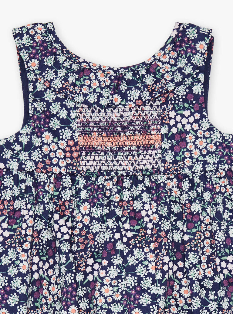 Robe violette en satin avec fleurs